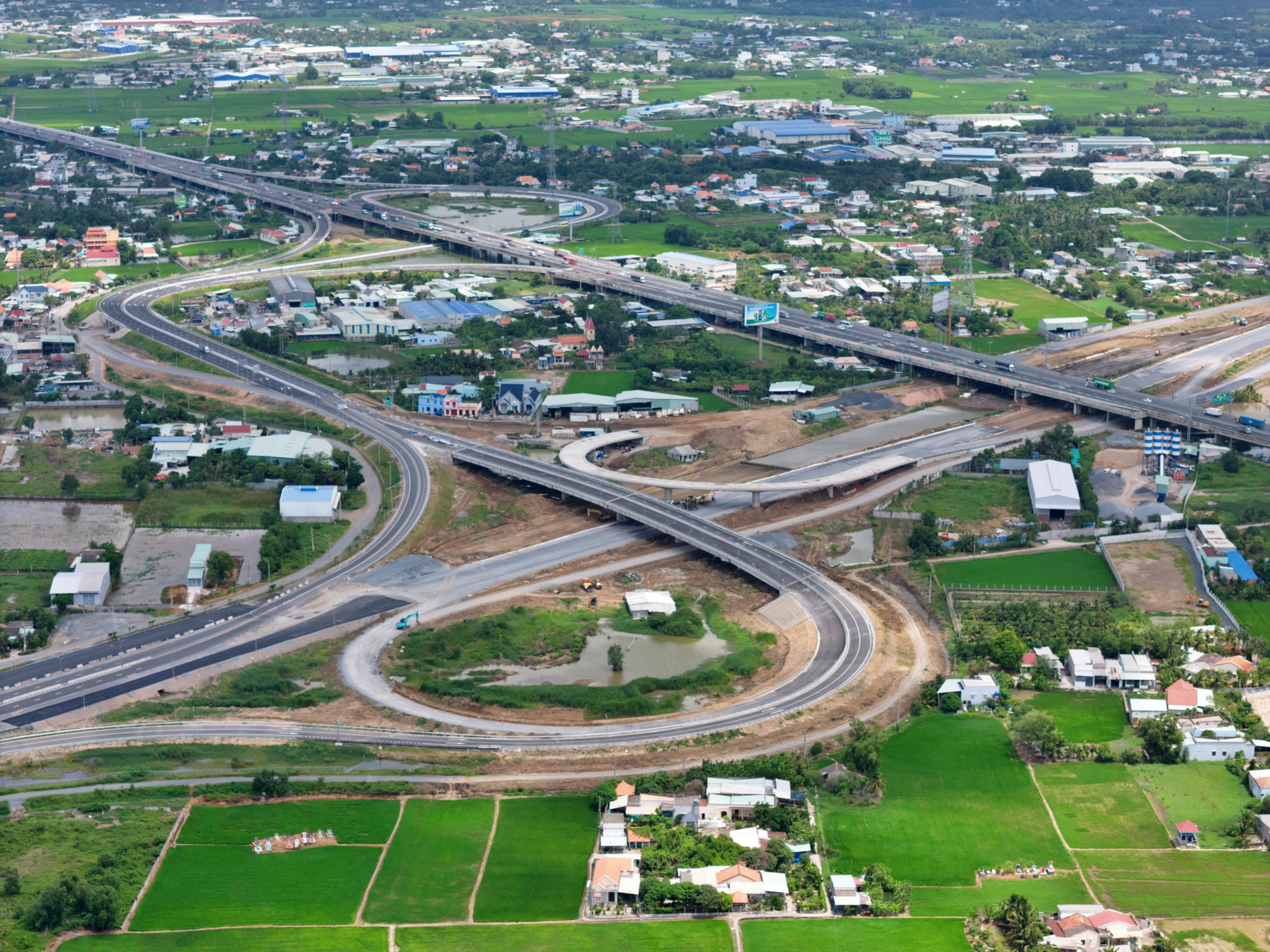 Cận cảnh nút giao nối 3 cao tốc nghìn tỷ trước ngày thông xe kỹ thuật