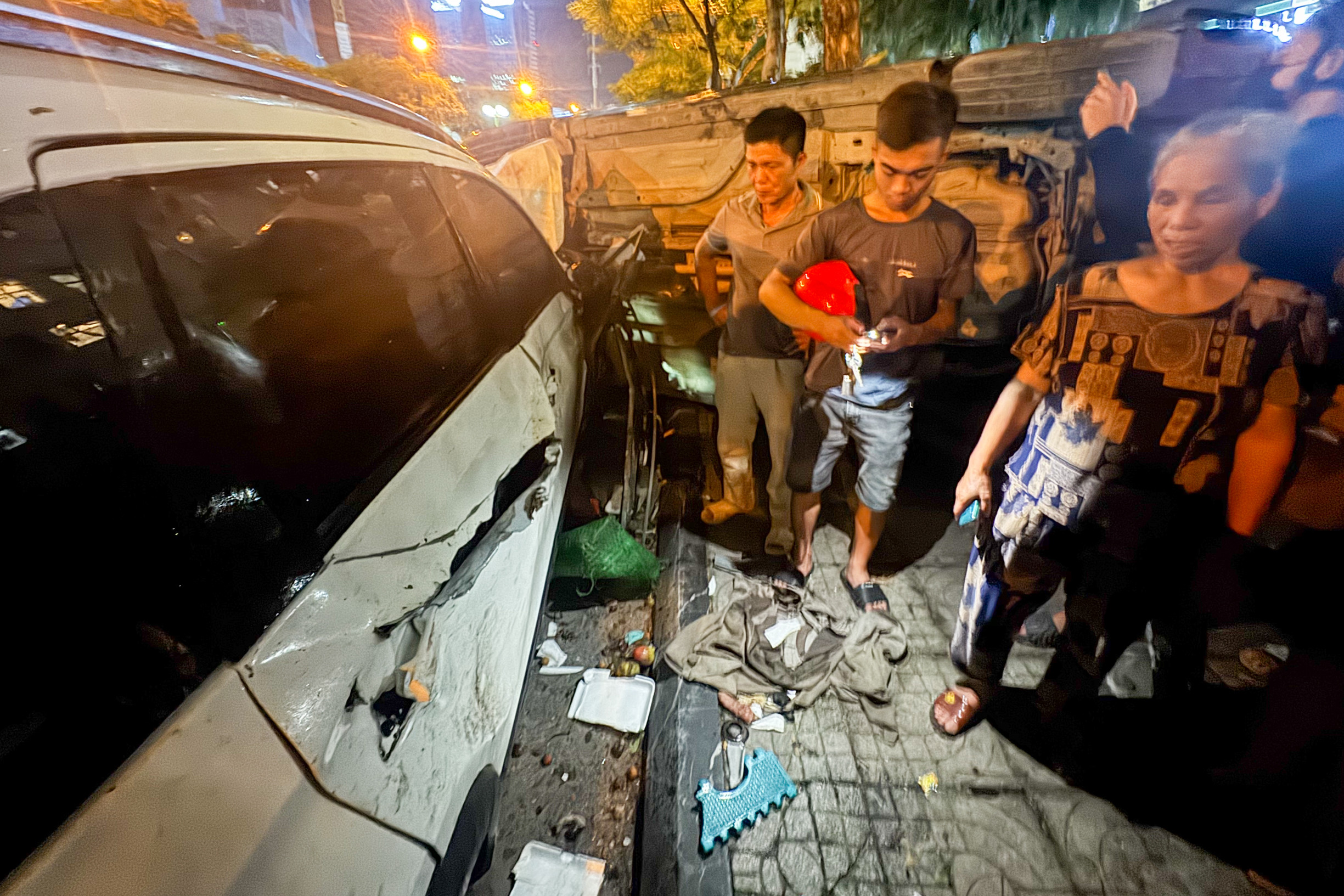 Hiện trường vụ xe 'điên' tông liên hoàn khiến 1 người chết ở Hà Nội