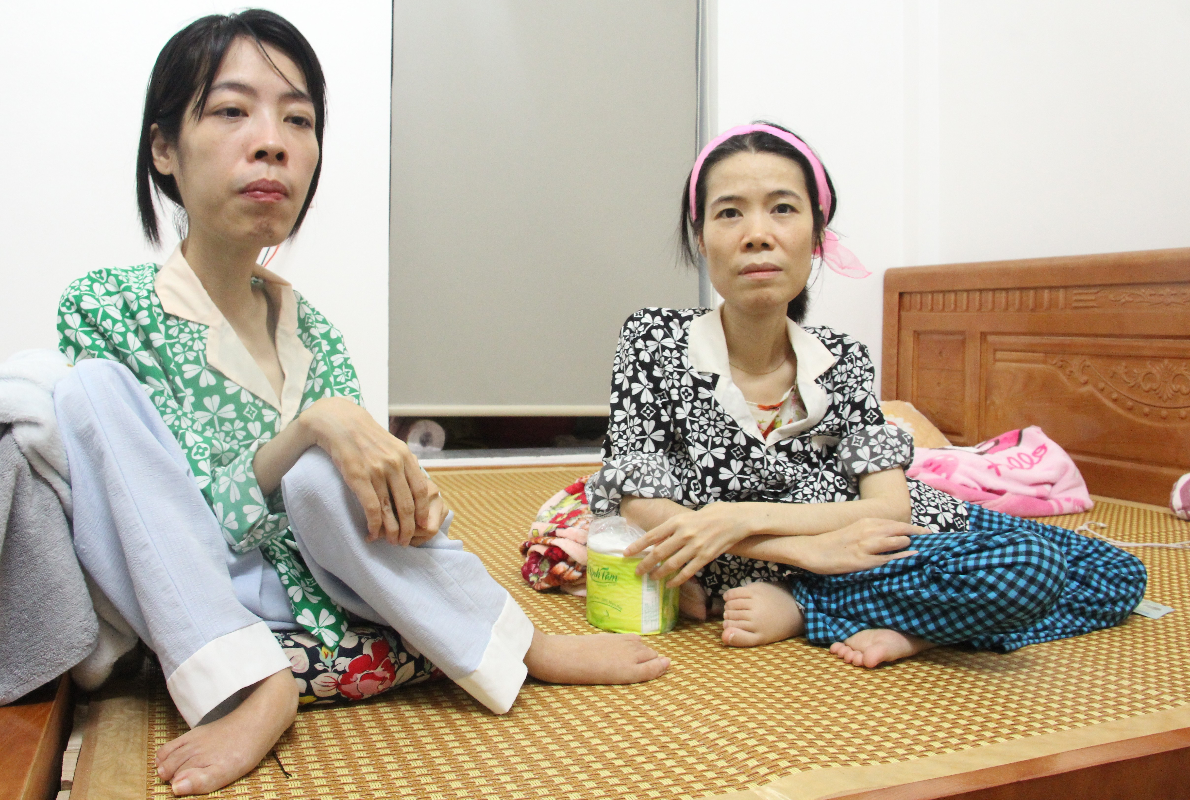 Hai chị em 40 năm mắc bệnh teo cơ, bất đắc dĩ sống trong hình hài trẻ nhỏ