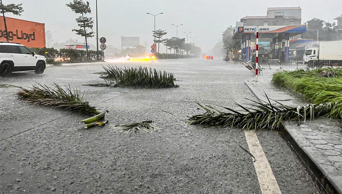 Bão Wipha giật cấp 11 cách Quảng Ninh 190km, khả năng mạnh lên 24 giờ tới