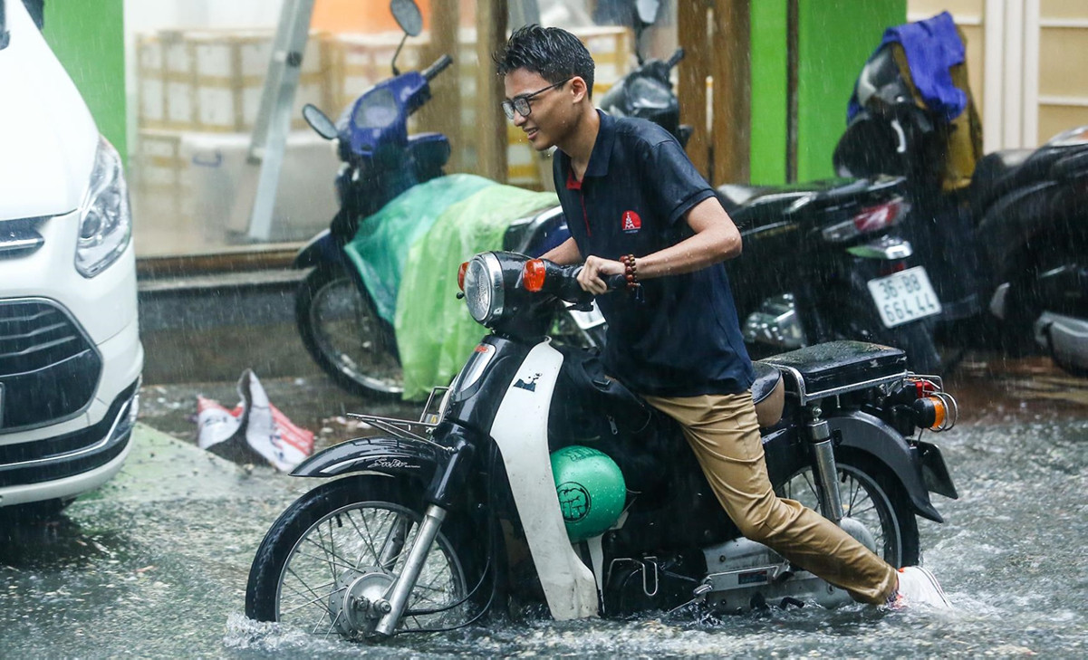 Bão số 3 Wipha đang mạnh lên gây mưa rất to, trọng tâm ở 5 tỉnh