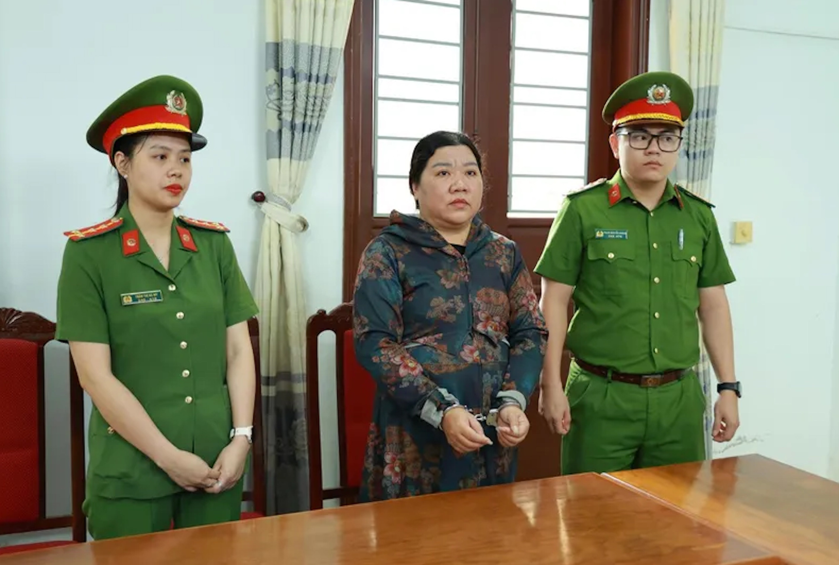 Bắt giam người phụ nữ lừa đảo hơn 1 tỷ đồng để đánh bạc online