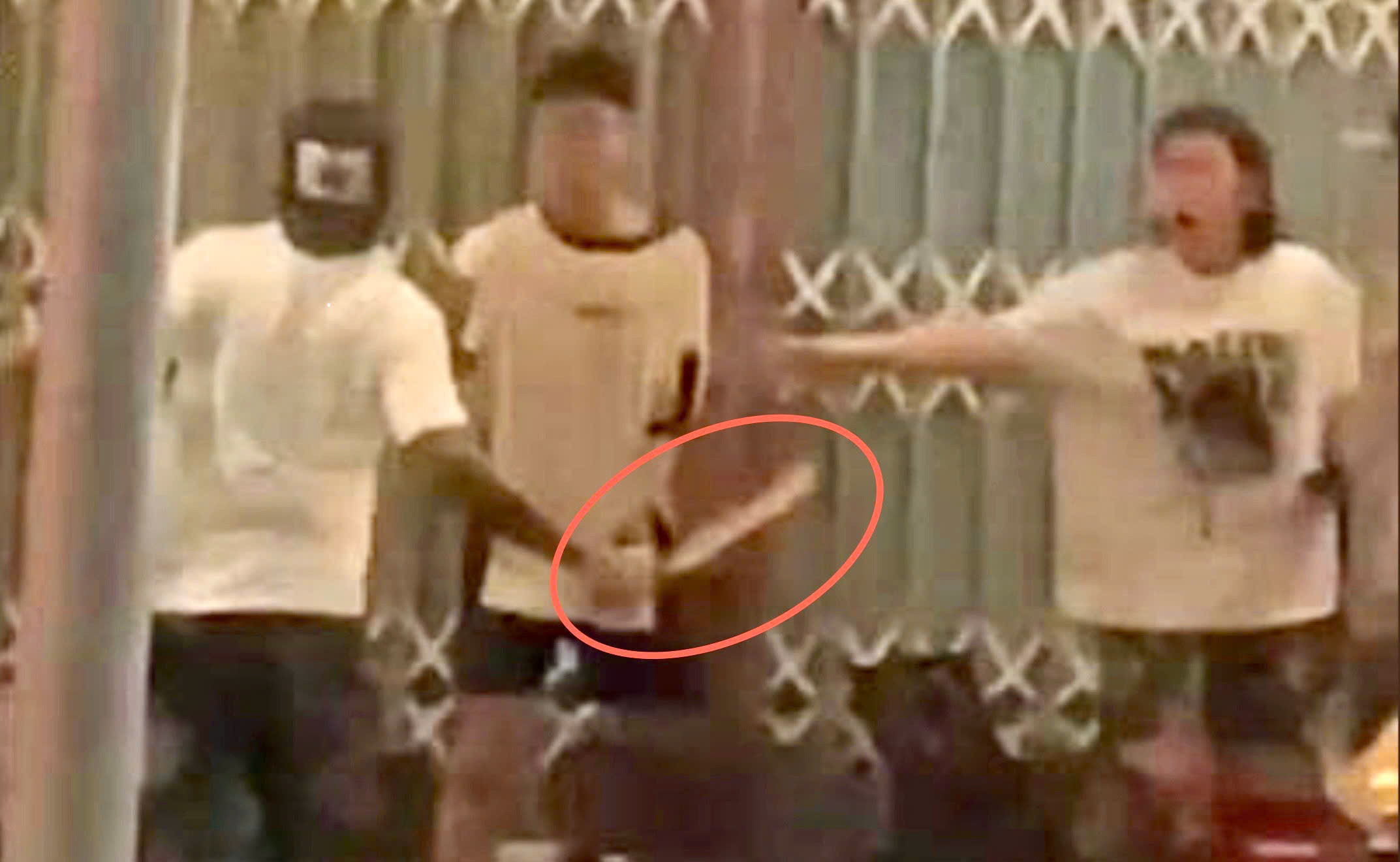 Bắt nam thanh niên rượt chém người tại phố đi bộ ở TP.HCM