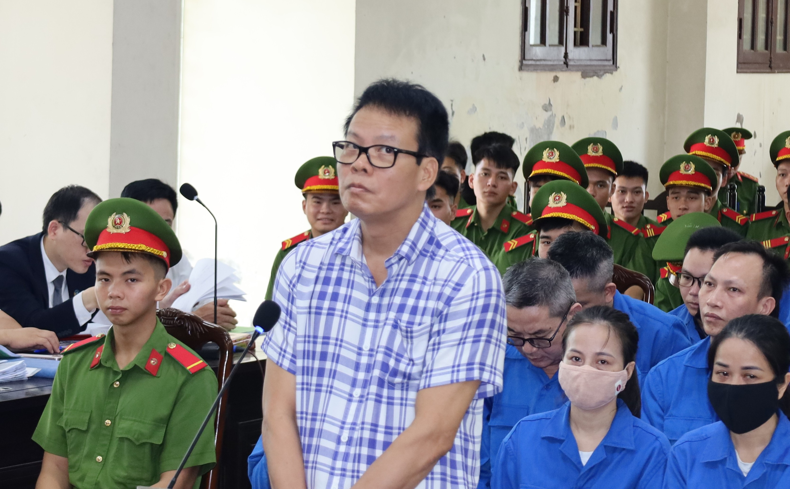 Tổng Biên tập Tạp chí Môi trường và Đô thị Việt Nam cùng 43 thuộc cấp hầu tòa