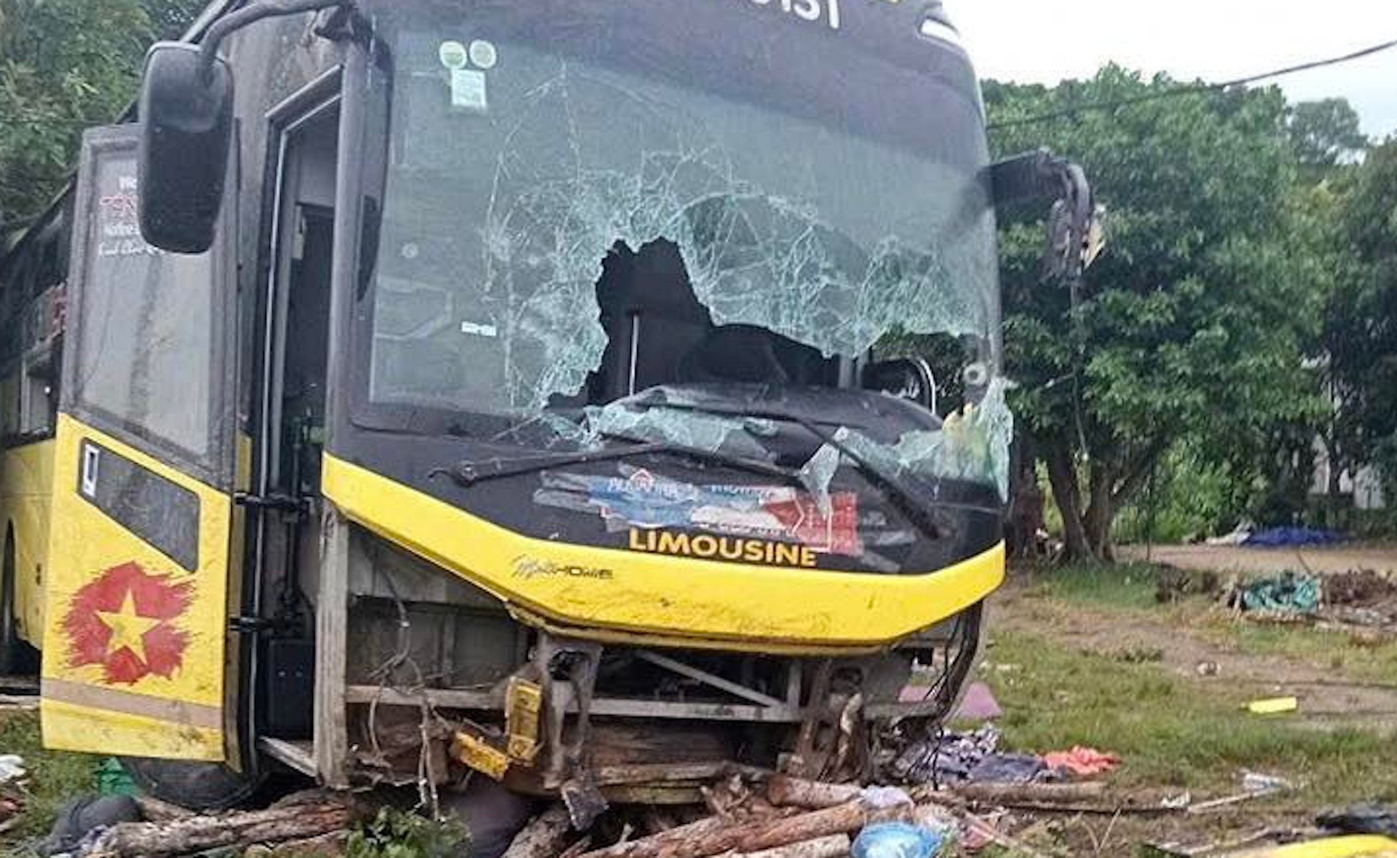 Lật xe khách trên quốc lộ 1A ở Hà Tĩnh, 9 người chết