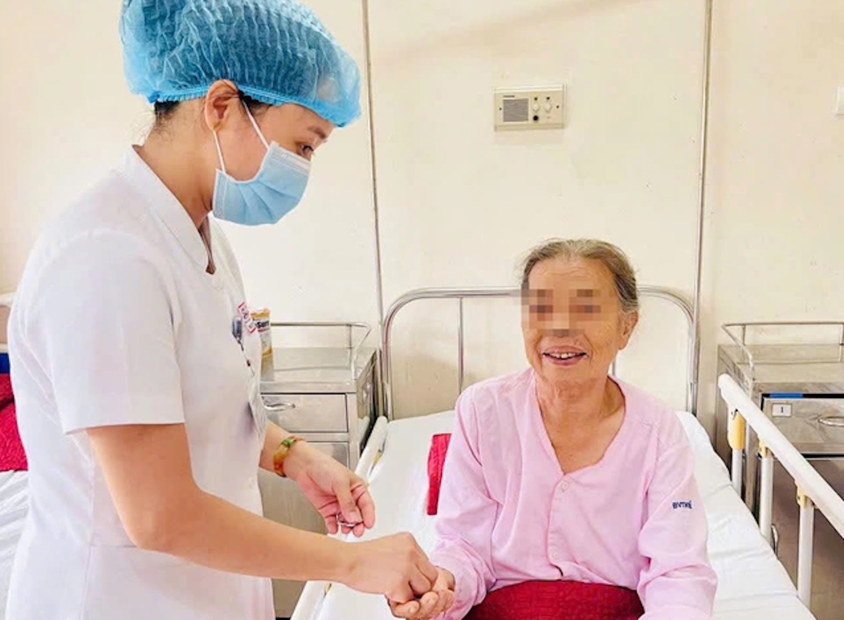 Thông tin mới nhất vụ 23 người nhập viện sau đám giỗ nghi do ngộ độc ở Huế