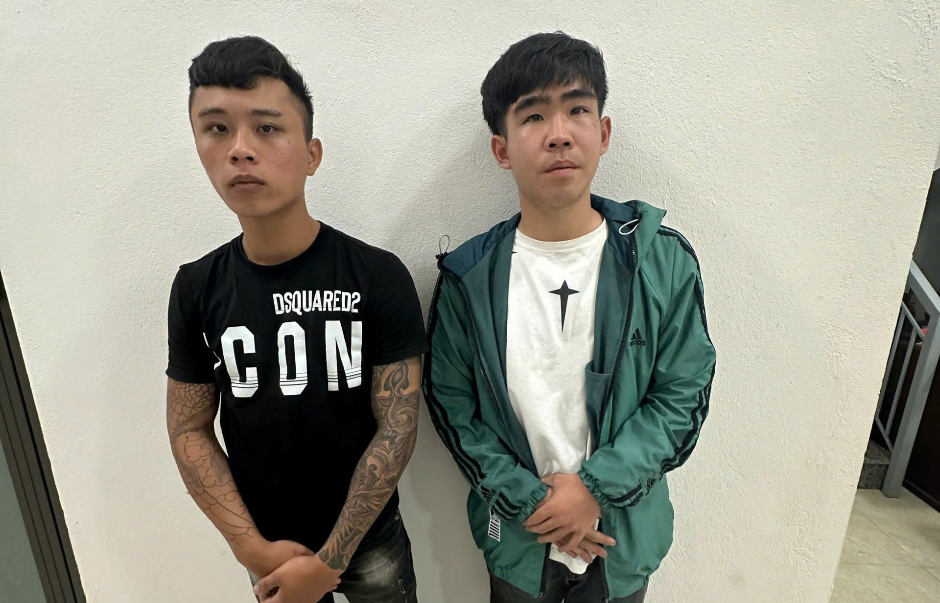 Mới ra tù, nam thanh niên cùng đồng bọn cuỗm tài sản của du khách nước ngoài