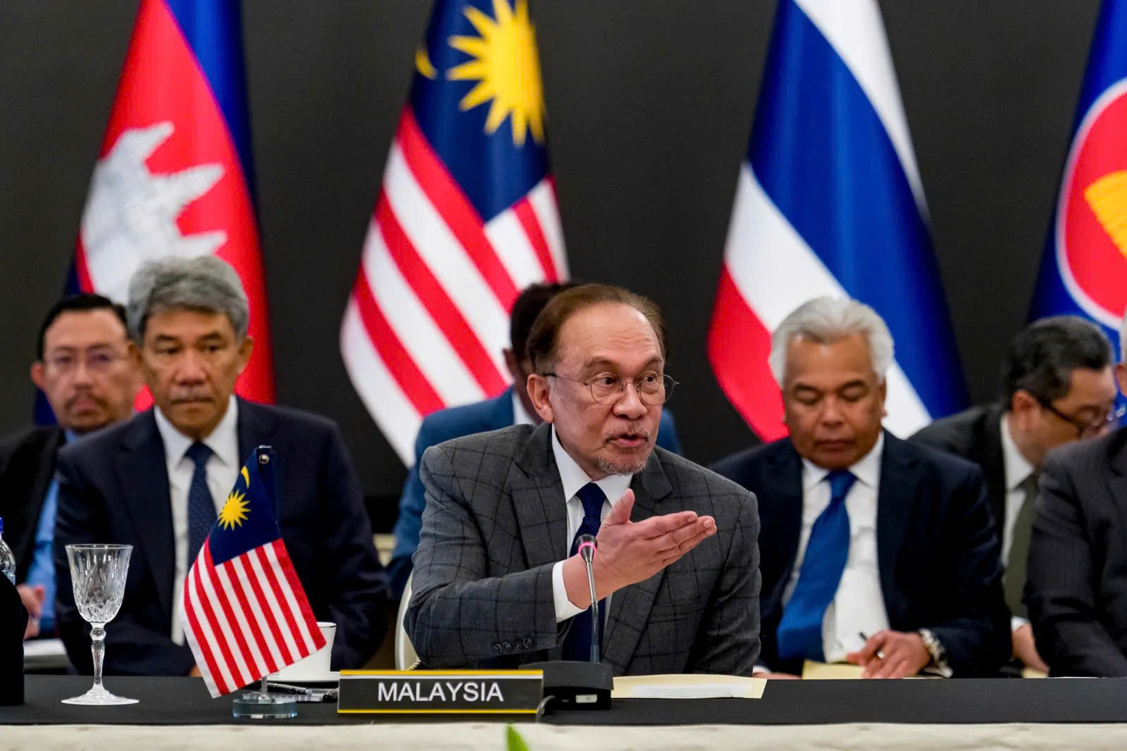 Hình ảnh đầu tiên Thái Lan, Campuchia đàm phán ngừng bắn