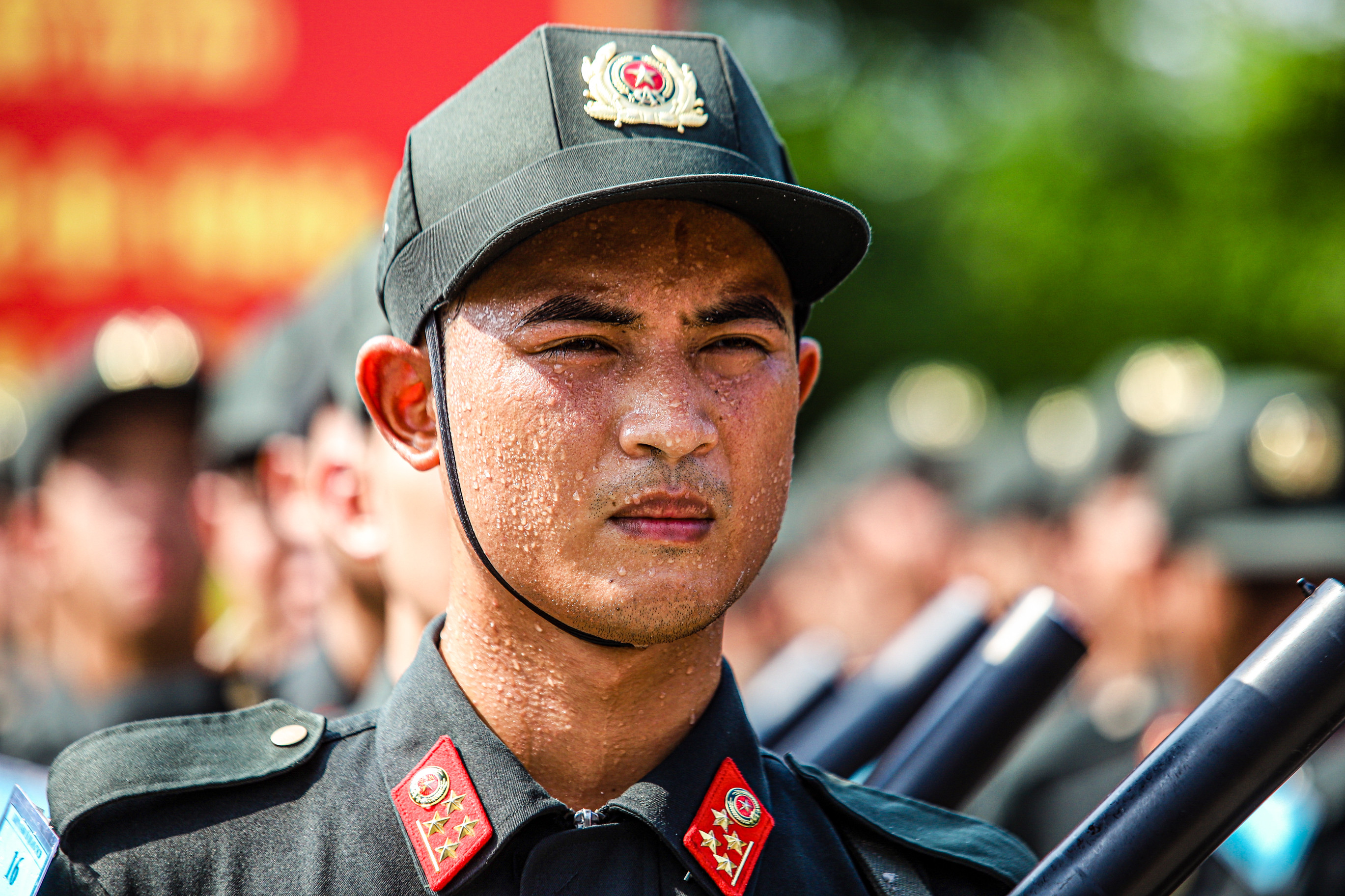 Gương mặt rám nắng, đẫm mồ hôi trên thao trường nắng lửa mừng đại lễ