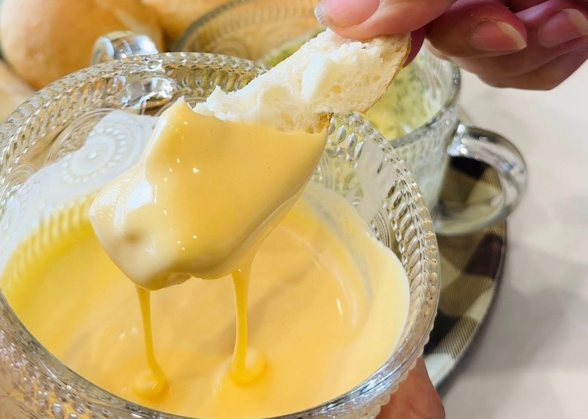 Cách làm kem trứng chấm bánh mì tại nhà