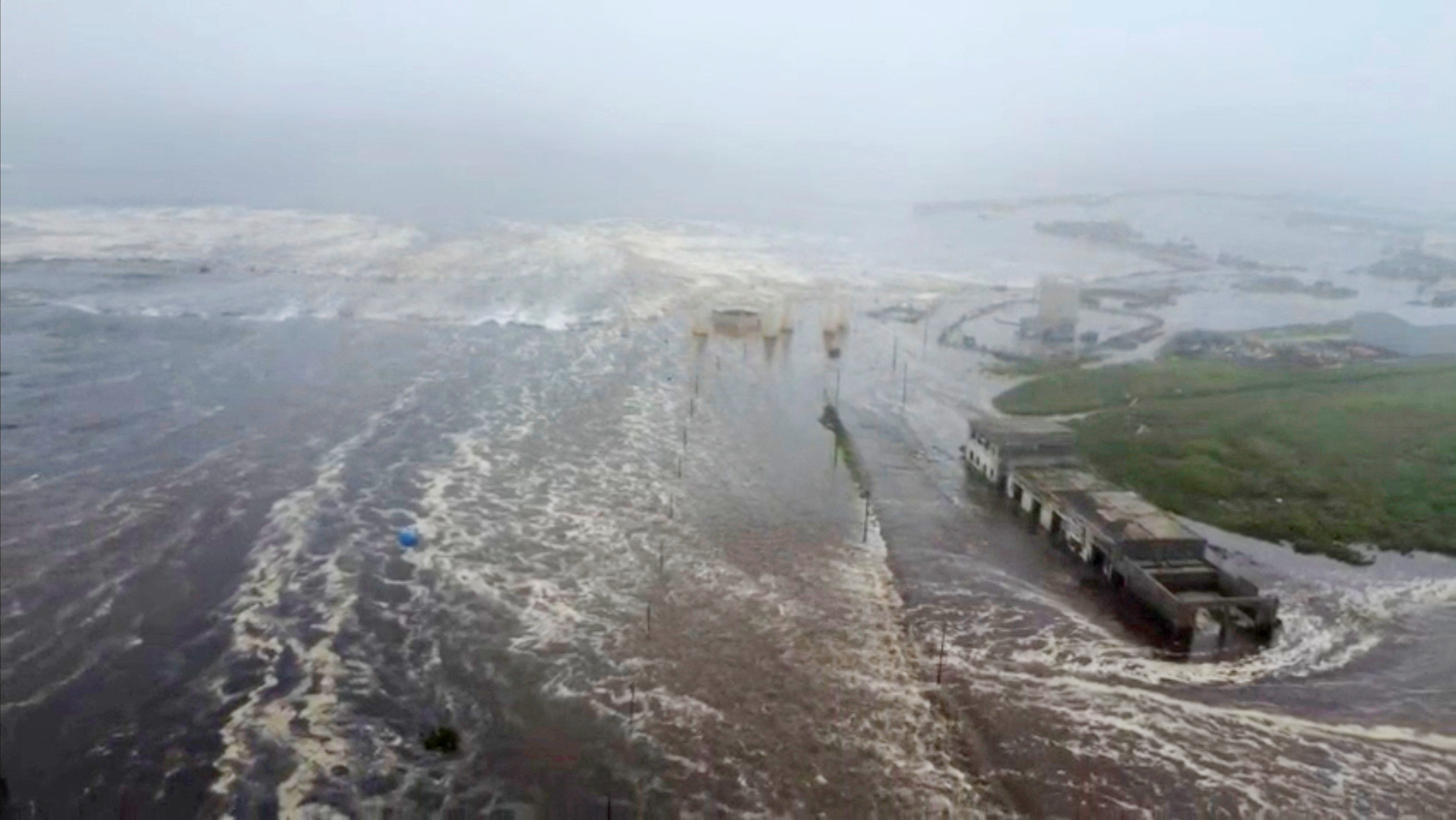 Toàn cảnh sóng thần lịch sử sau trận động đất 8,8 độ Richter ở Nga