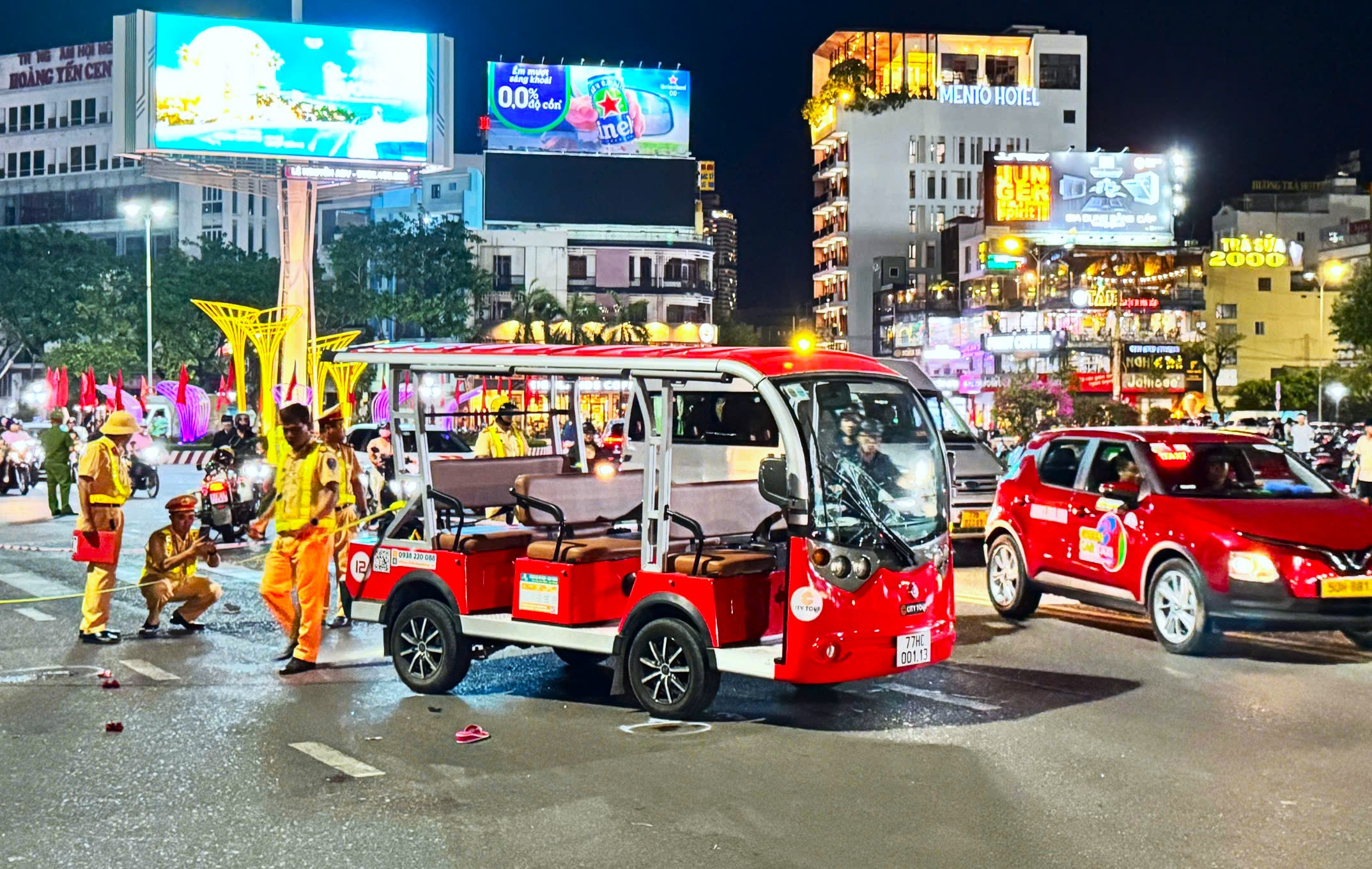 Xe điện du lịch tông 3 người thương vong ở Gia Lai