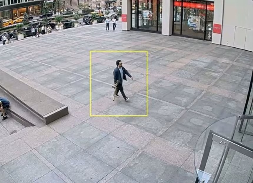 Sát thủ ung dung bước vào tòa nhà 'bất khả xâm phạm' ở New York 