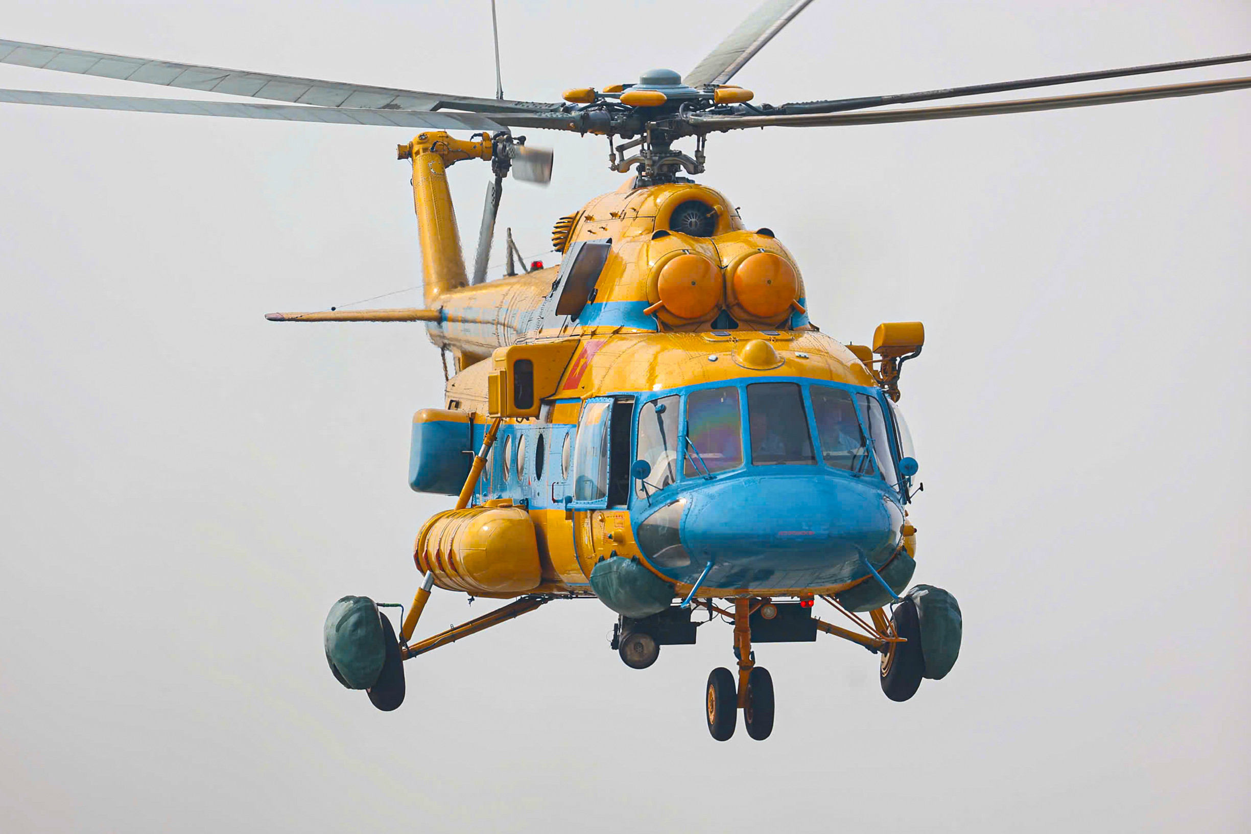 Bộ Quốc phòng điều trực thăng giải cứu 8 người mắc kẹt trong vùng lũ Sơn La