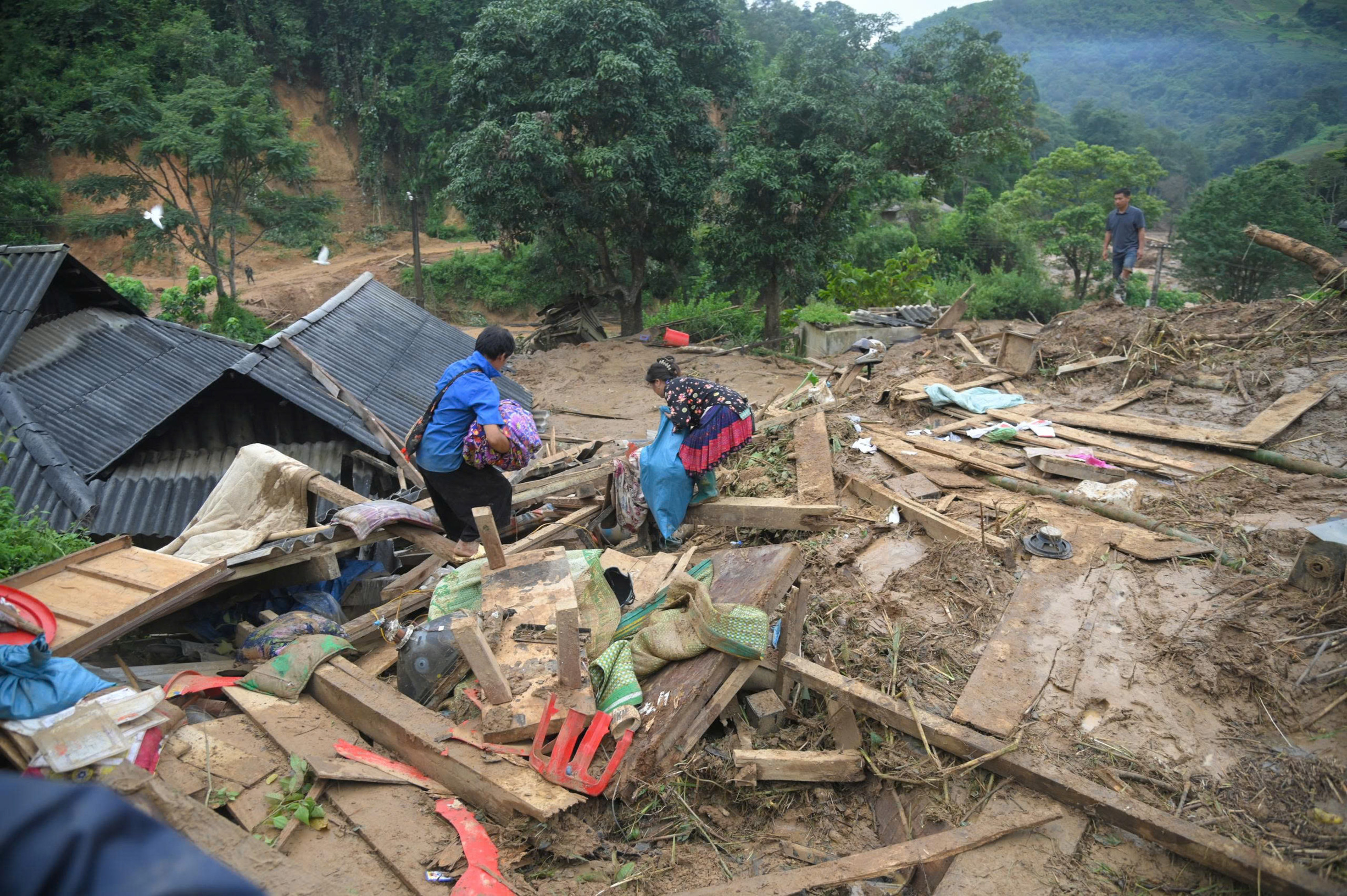 Lũ dữ xé toạc núi rừng, bản làng ở Điện Biên thành biển bùn hoang tàn