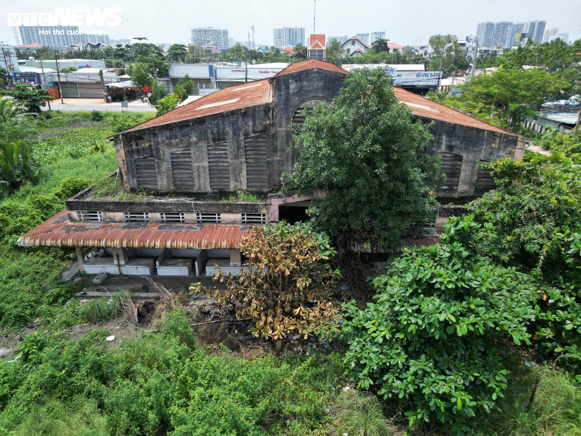 Cận cảnh hai chợ tiền tỷ bỏ không giữa lòng TP.HCM