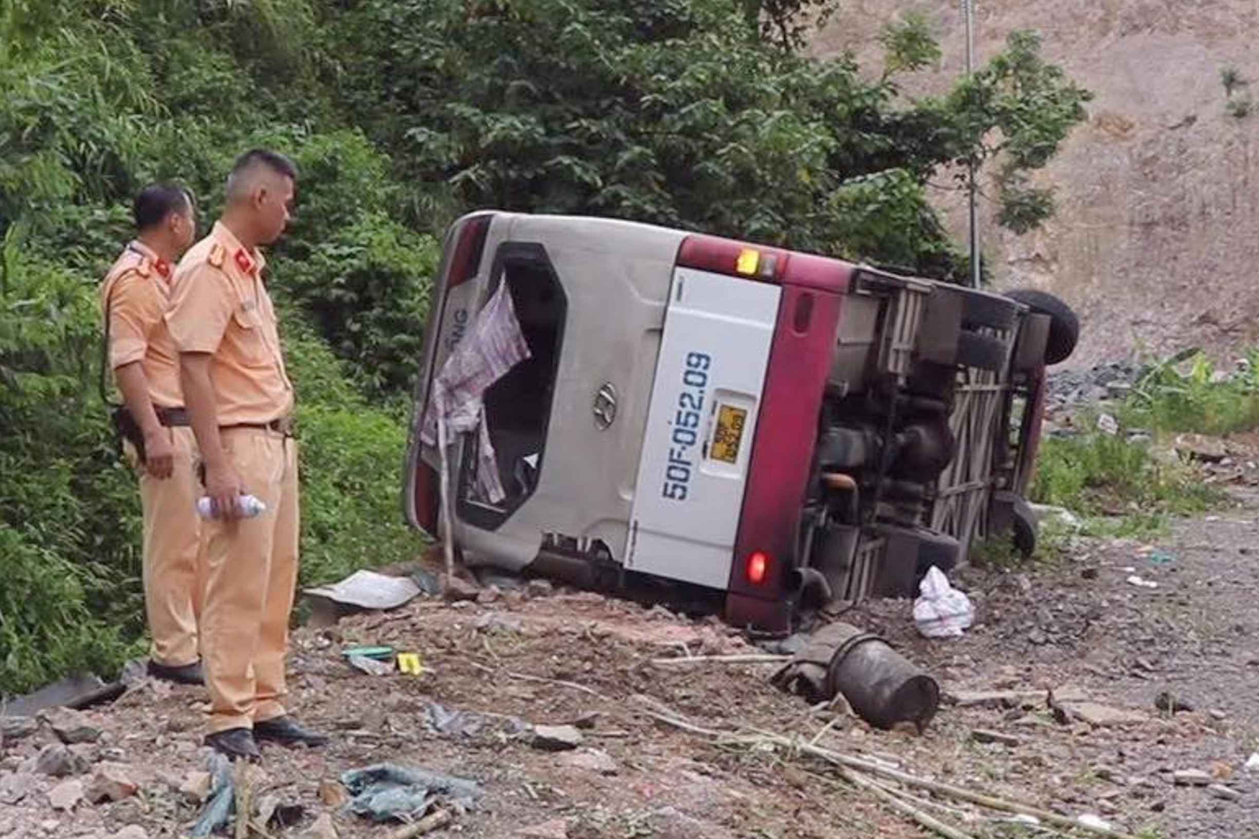 Phú Thọ: Xe khách lật trên dốc Cun 'tử thần', 1 người tử vong