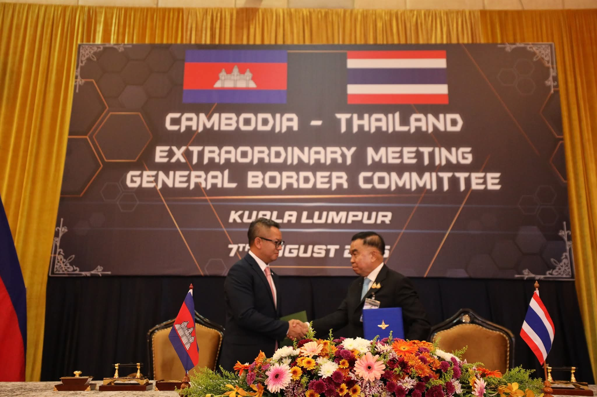 Campuchia - Thái Lan ký thỏa thuận 13 điểm về ngừng bắn