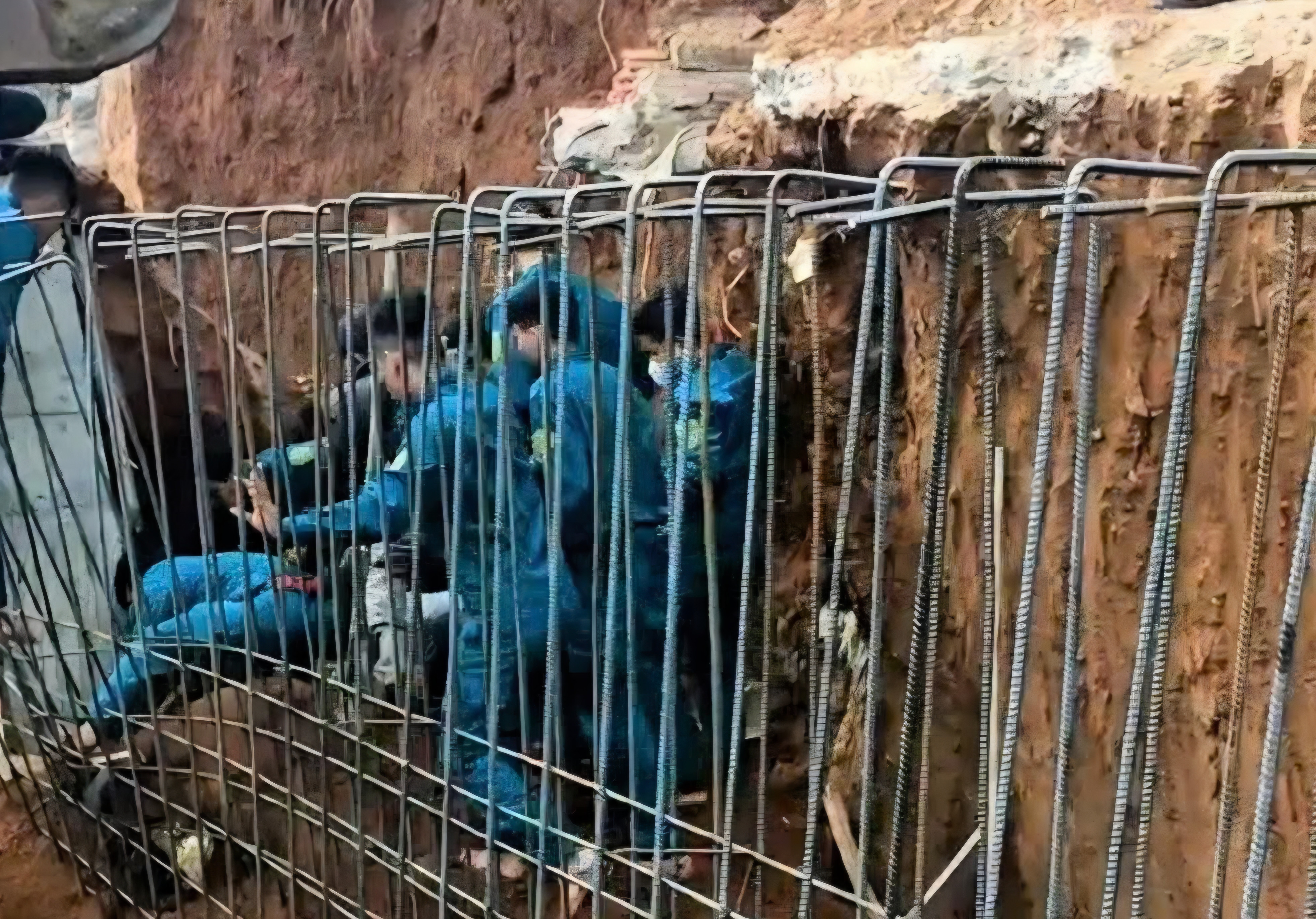 Sạt lở đất, vùi lấp nam công nhân tử vong