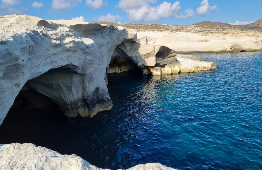 Đại sứ quán Việt Nam tại Hy Lạp hỗ trợ hậu sự cho hai công dân rơi xuống biển 