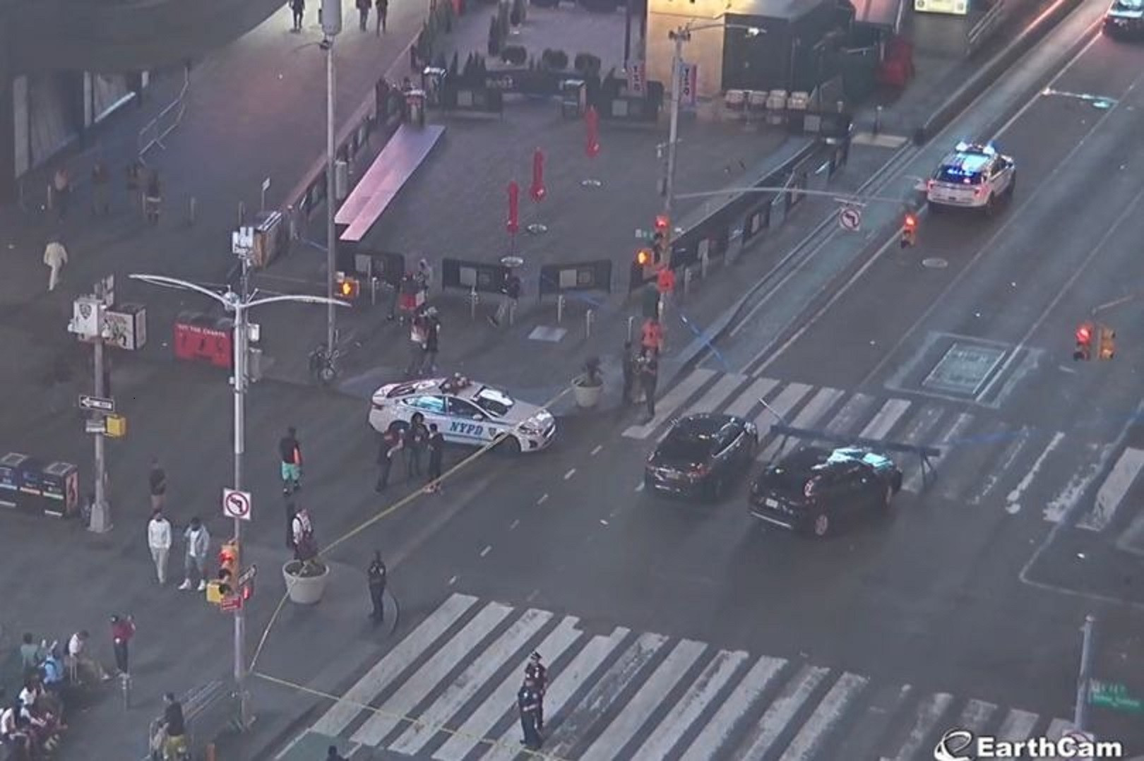 Thiếu niên 17 tuổi xả súng ở quảng trường Thời Đại Mỹ 