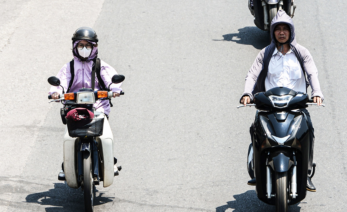 Dự báo thời tiết 10 ngày tới: Hà Nội nắng rát trước khi hứng mưa 'giải nhiệt'