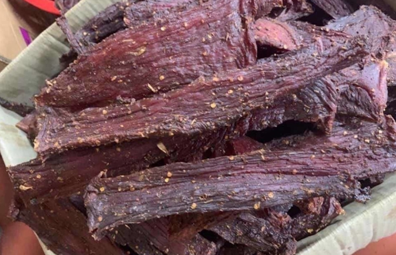 Cả làng sản xuất hàng nghìn tấn thịt trâu gác bếp giả