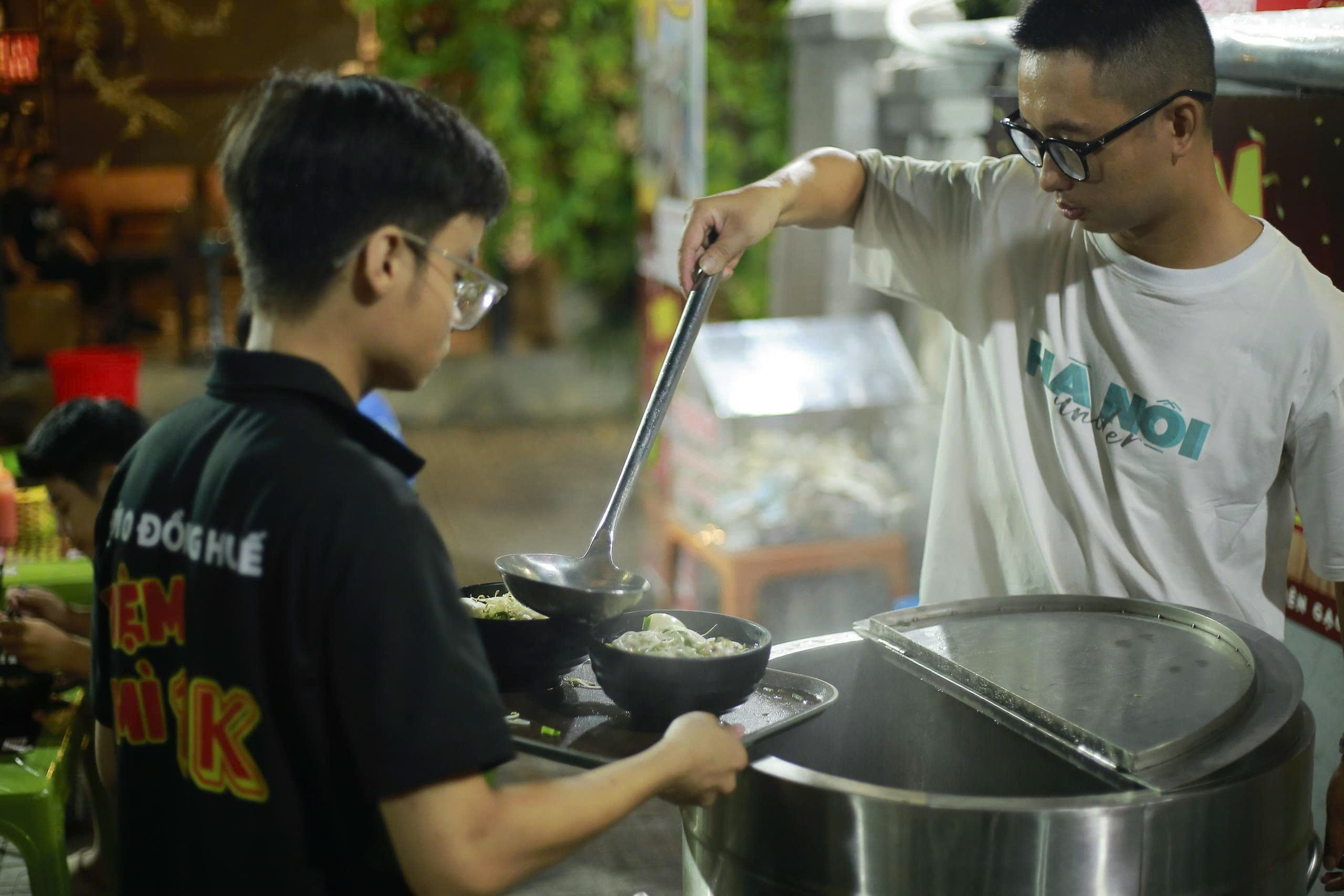 Nghĩa tình ở quán mì 1.000 đồng giữa trung tâm TP Huế