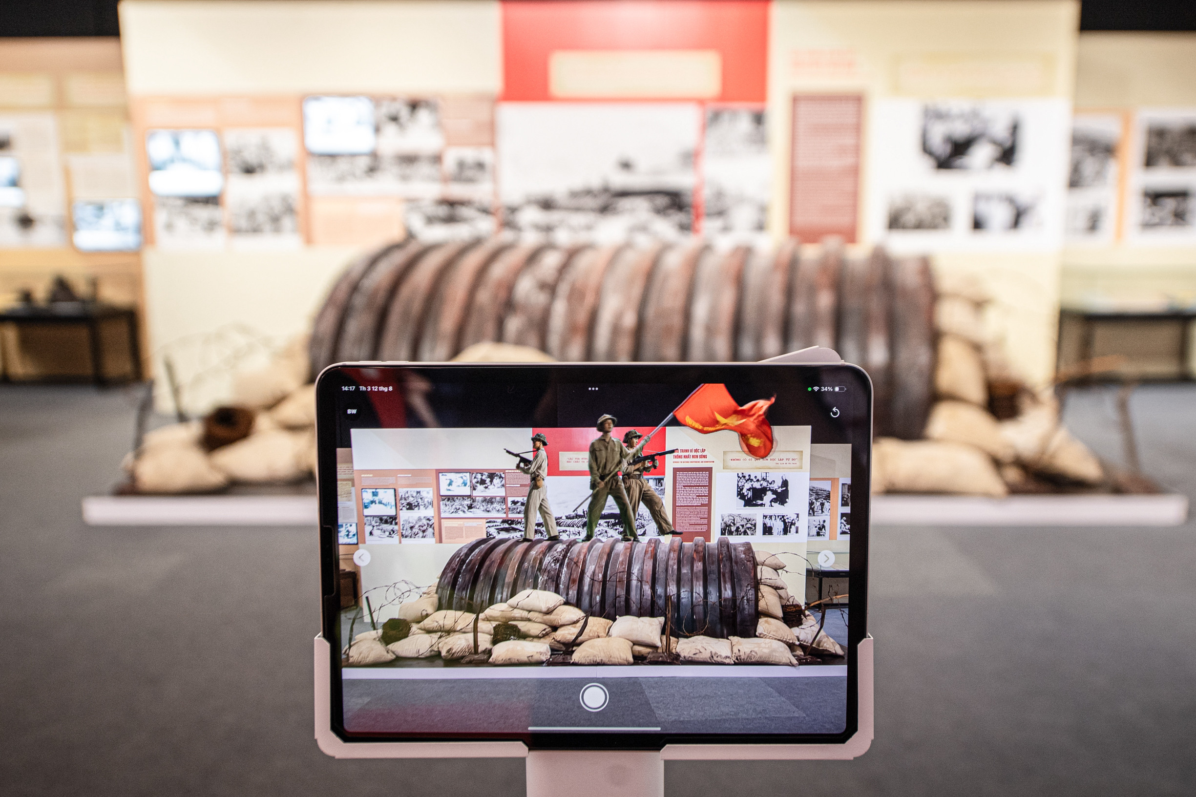 Triển lãm 'Giữ trọn lời thề độc lập' ứng dụng AR đưa lịch sử đến gần giới trẻ 