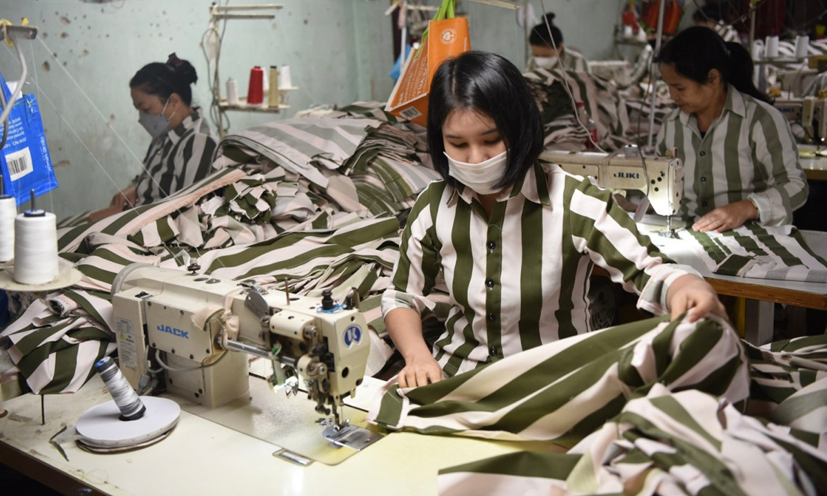 ĐBQH đề xuất cho phép phạm nhân lao động gửi tiền về phụ giúp gia đình