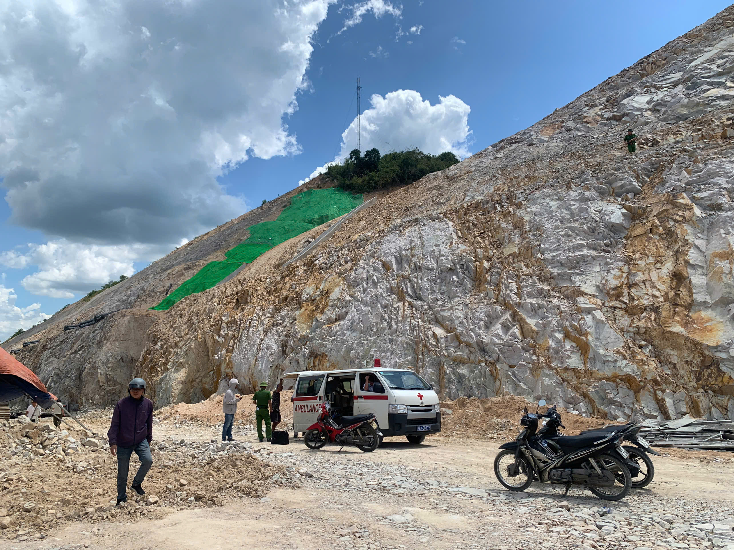 Tai nạn lao động trên dự án cao tốc: Nạn nhân đang cấp cứu tiên lượng xấu