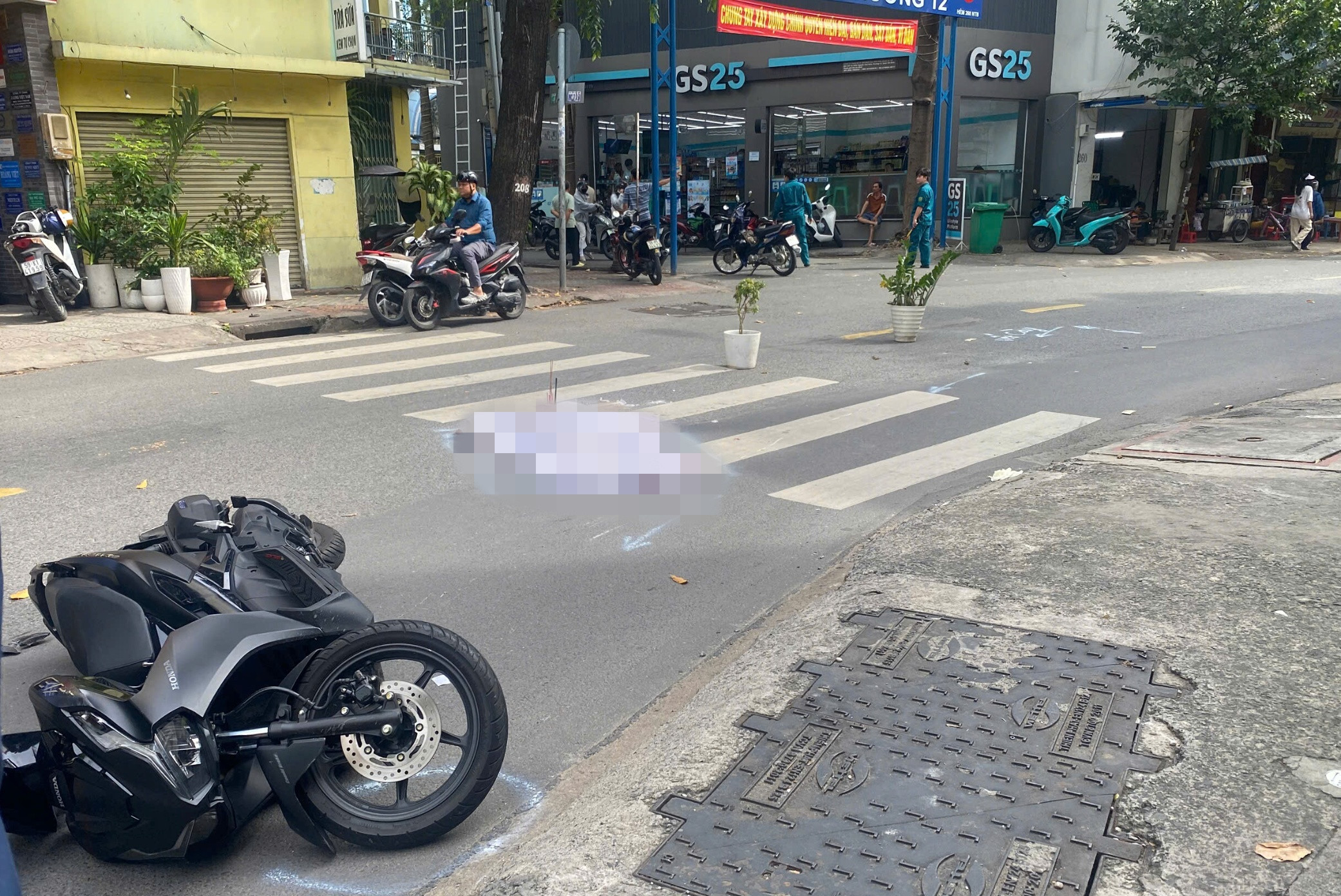 Truy tìm tài xế xe tải gây tai nạn chết người ở TP.HCM rồi bỏ trốn