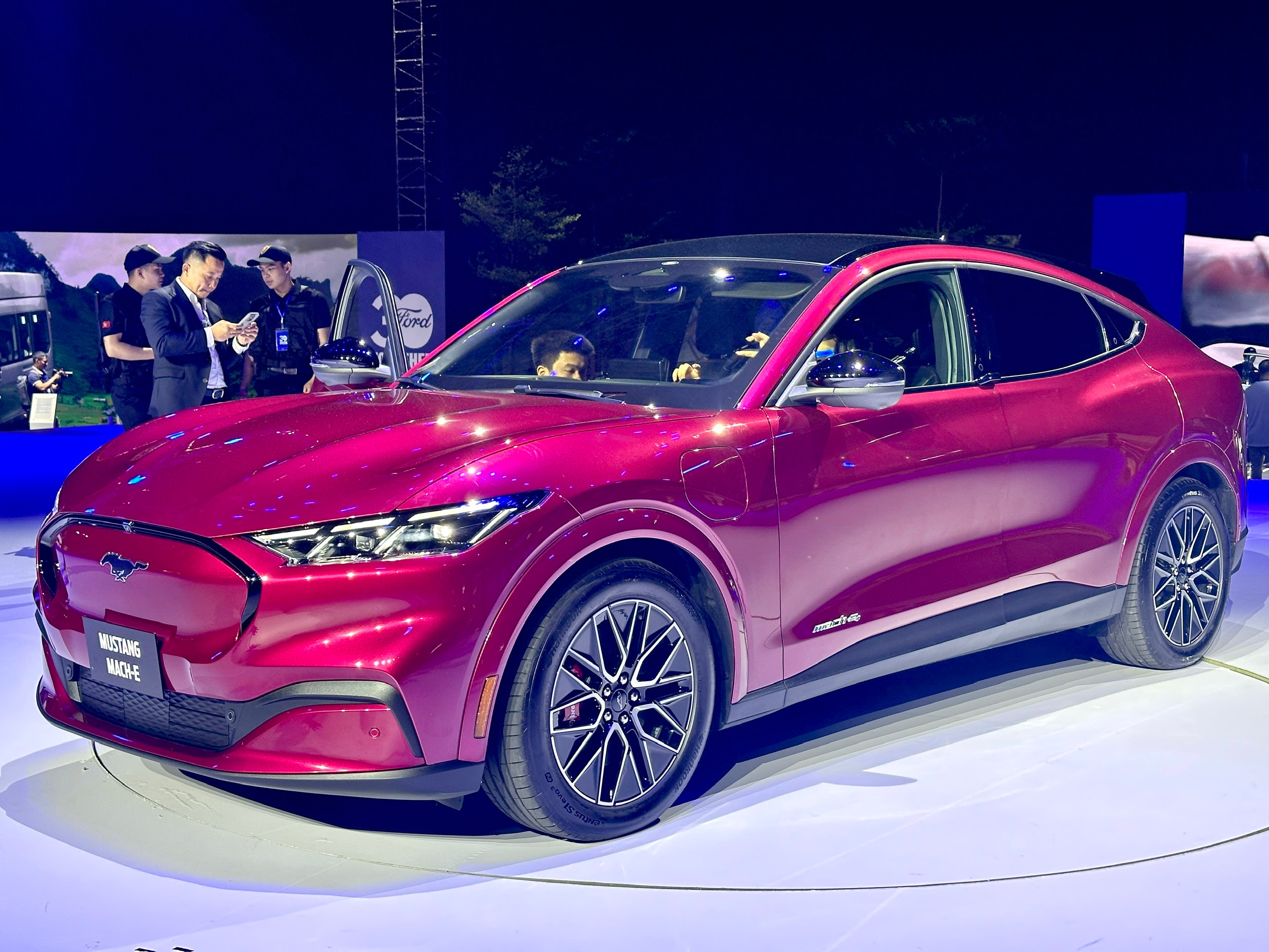 Cận cảnh Mustang Mach-E, xe điện đầu tiên của Ford tại Việt Nam
