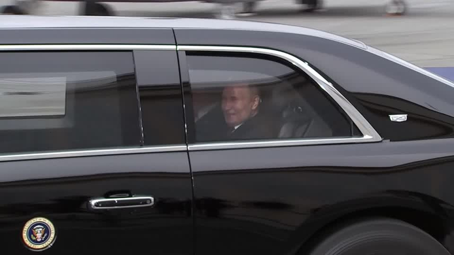 Ông Trump mời Tổng thống Putin ngồi chung xe đến phòng hội đàm