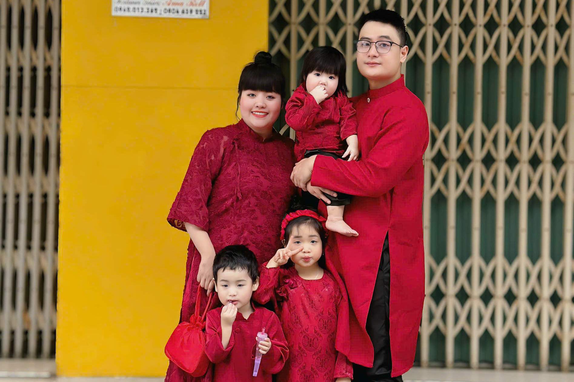 Cặp đôi Đà Nẵng gây sốt mạng khi 3 con đều sinh thường vào ngày 5/9