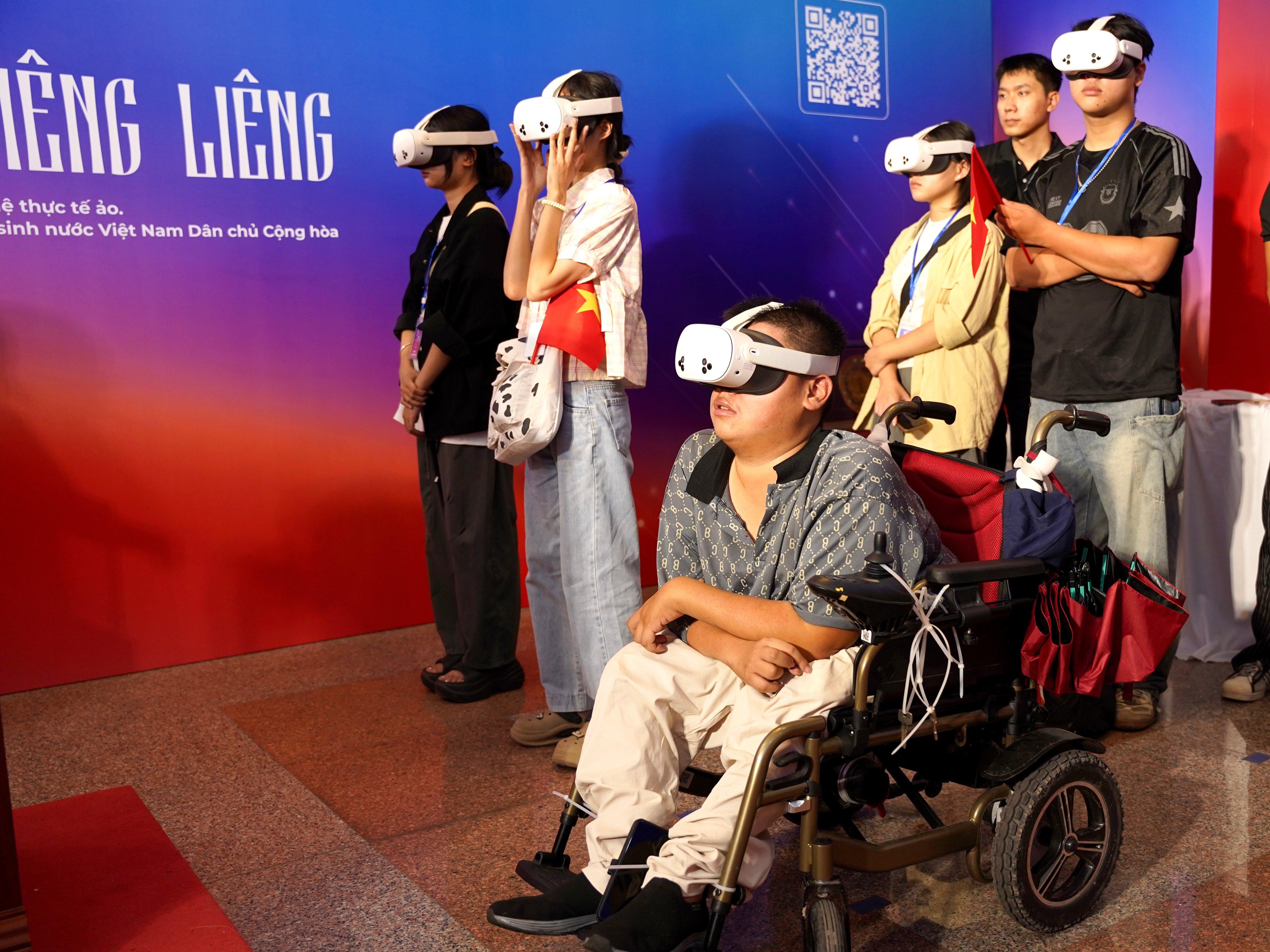 Những vị khách đặc biệt trong chuyến 'xuyên không' trở về thời khắc thiêng liêng