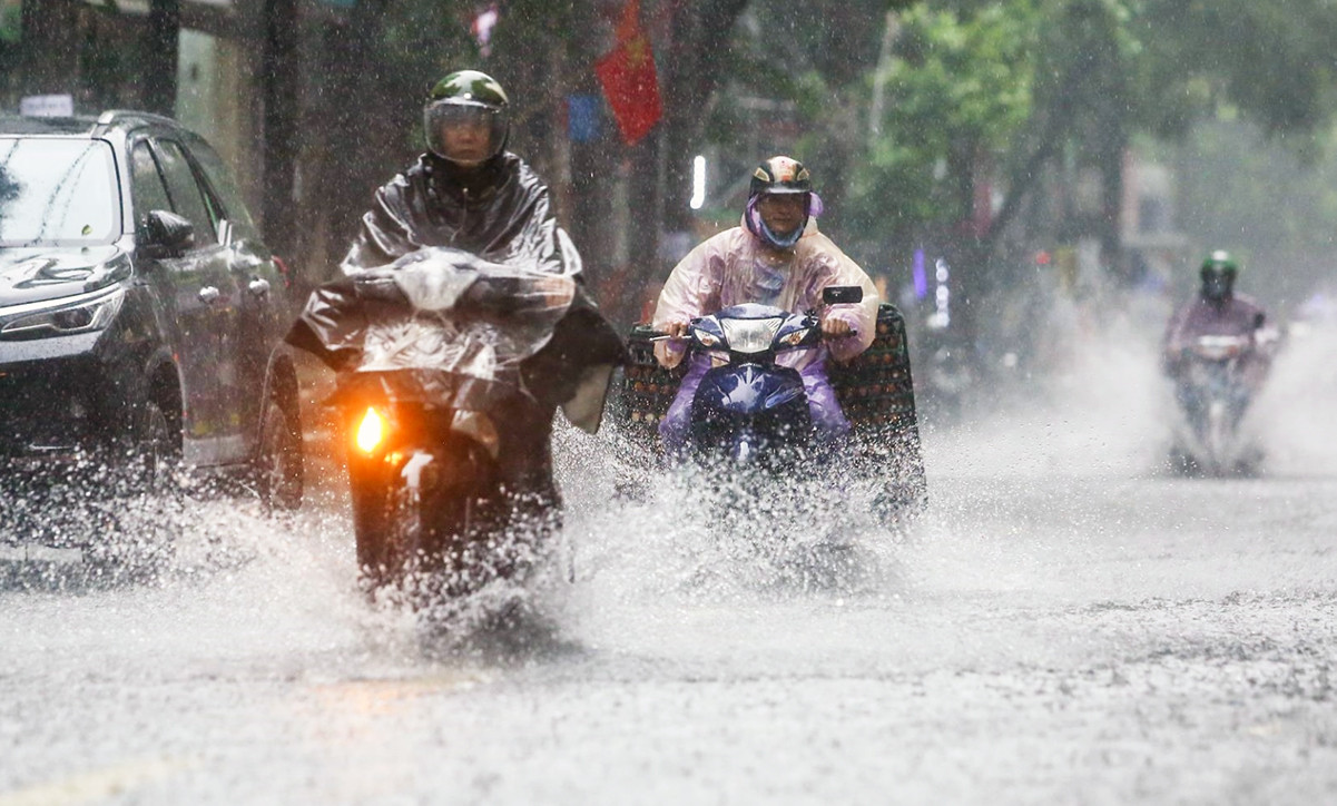 Dự báo thời tiết 10 ngày tới: Miền Bắc liên tục hứng mưa to và dông