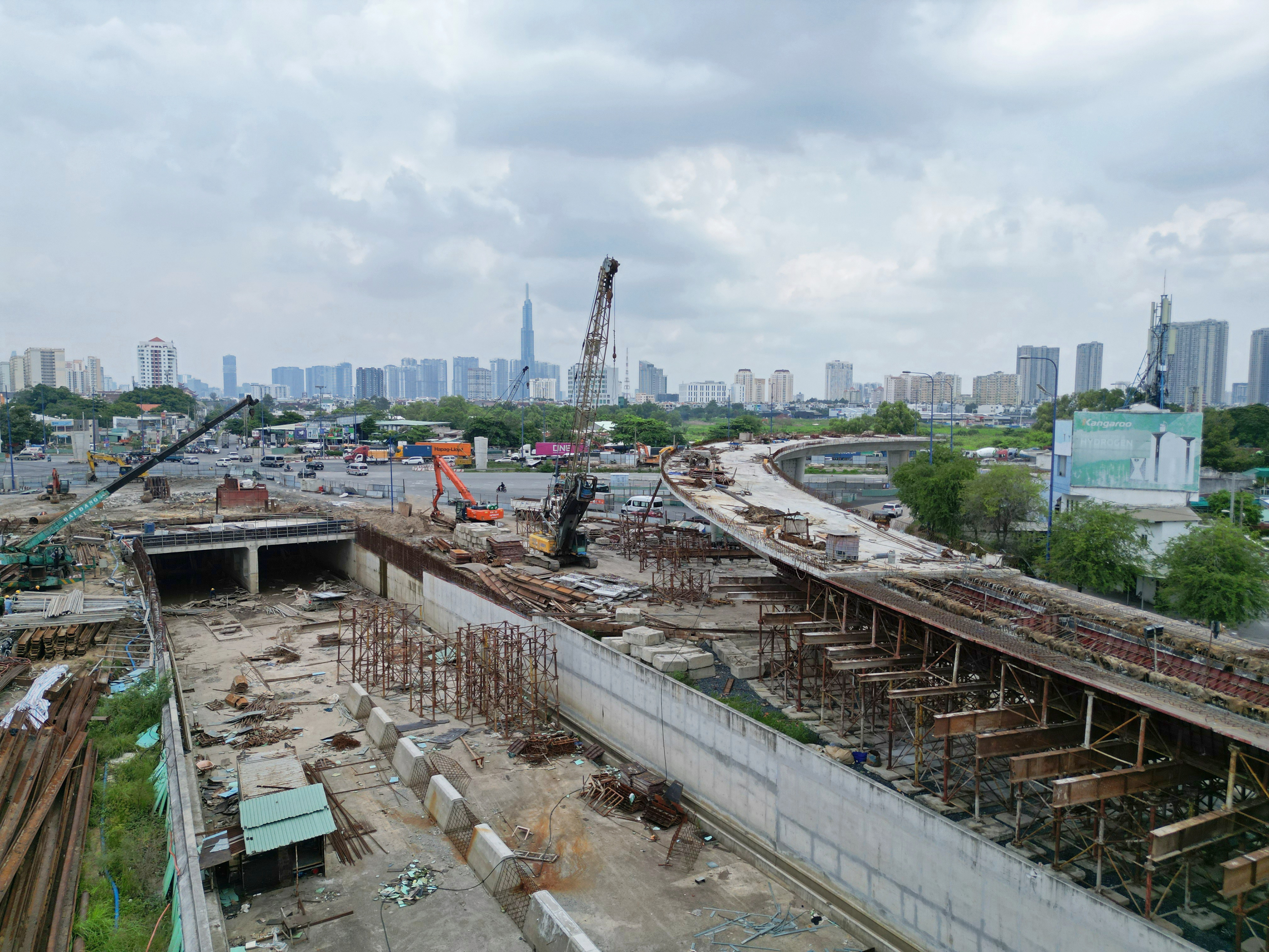 Cận cảnh dự án trọng điểm TP.HCM thi công ì ạch, dự kiến chậm tiến độ 1 năm