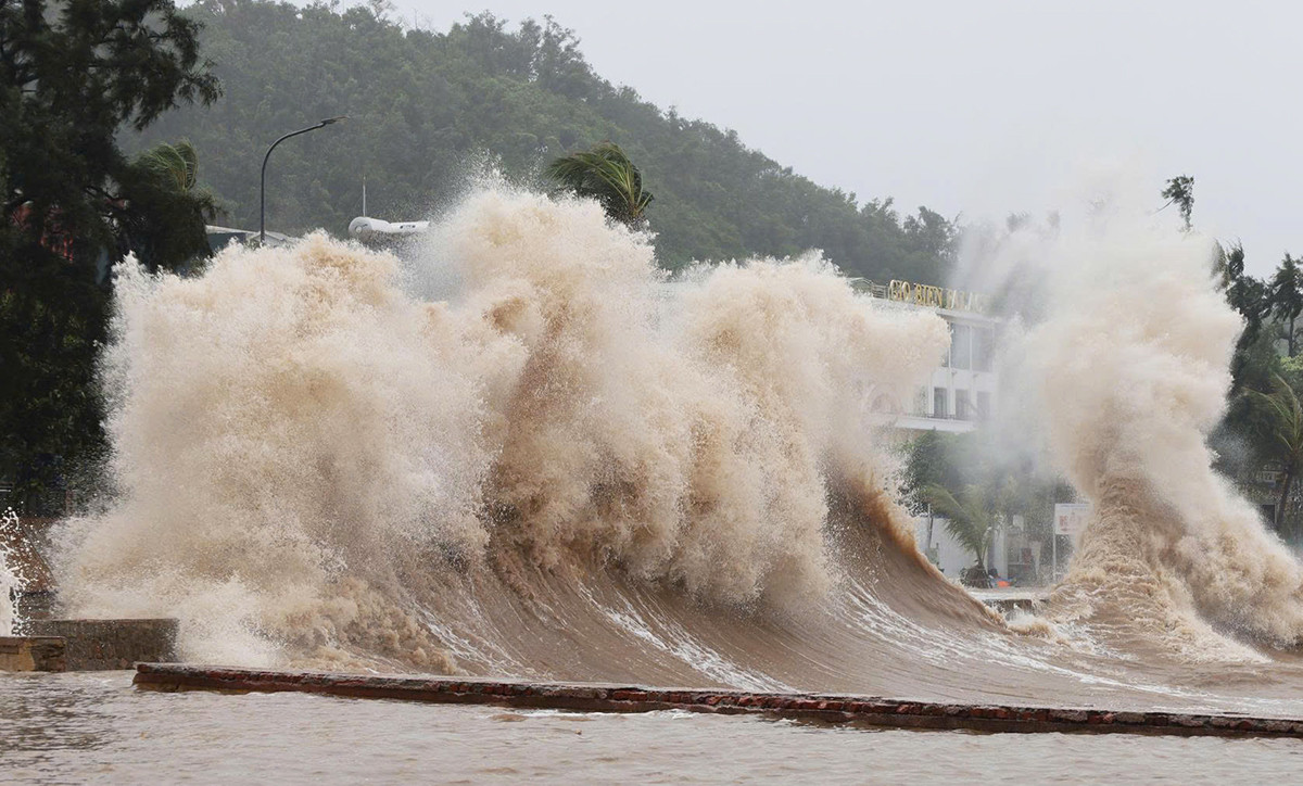 Biển Đông khả năng sắp có bão, miền Bắc mưa như trút
