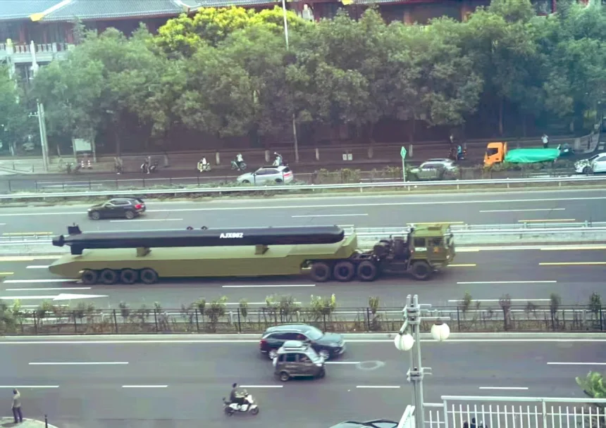 Trung Quốc tổ chức duyệt binh quy mô lớn, huy động hàng trăm khí tài