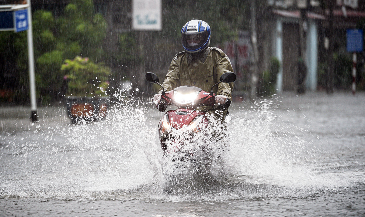 Bão số 5 di chuyển nhanh, hoàn lưu rộng, đổ bộ trước thềm nghỉ lễ 2/9
