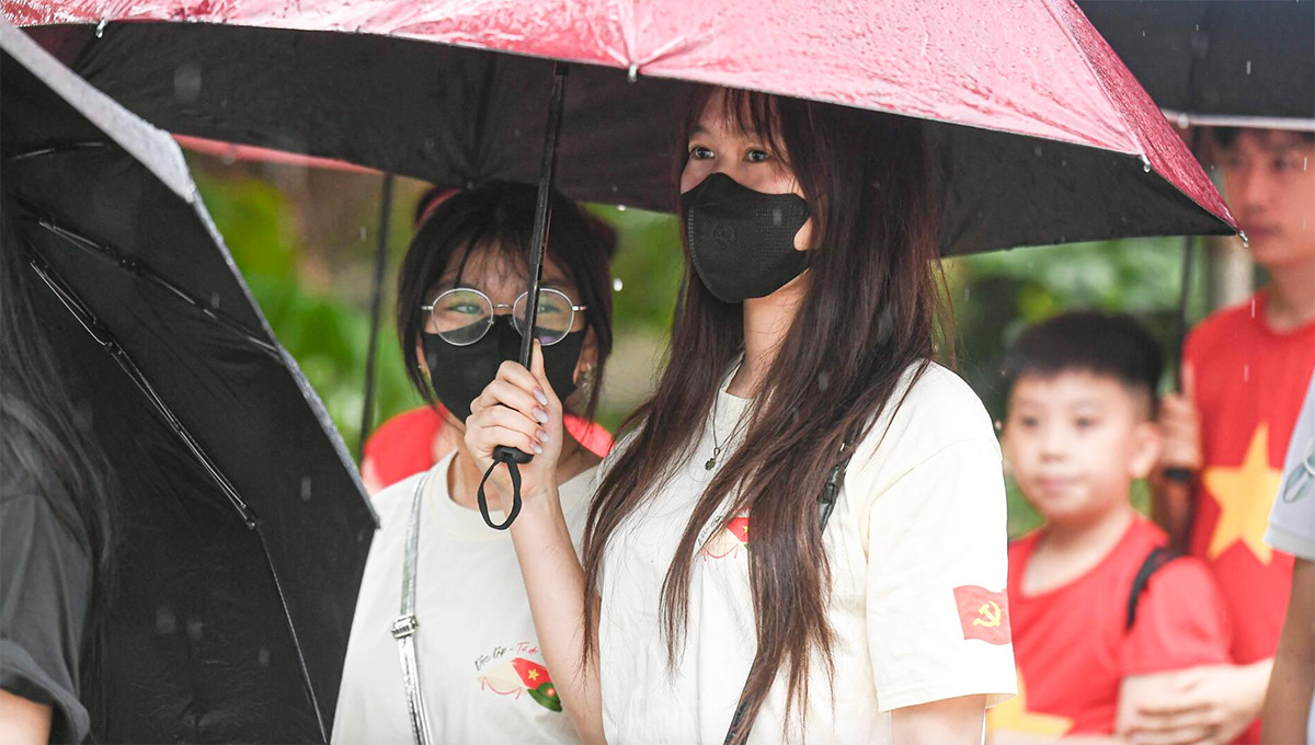 Dự báo thời tiết 10 ngày tới: Hà Nội hứng đợt mưa lớn, Biển Đông đón bão 