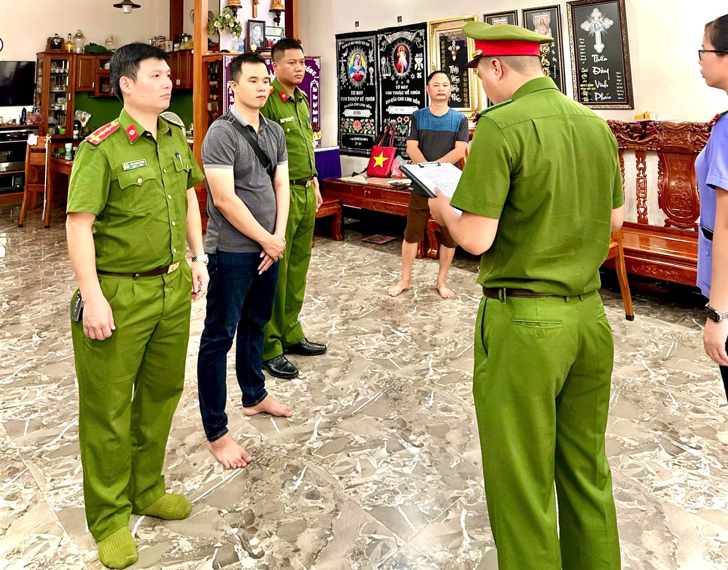 'Lộ diện' 4 nhân viên ngân hàng trong đường dây 'rửa tiền' lên đến 30.000 tỷ