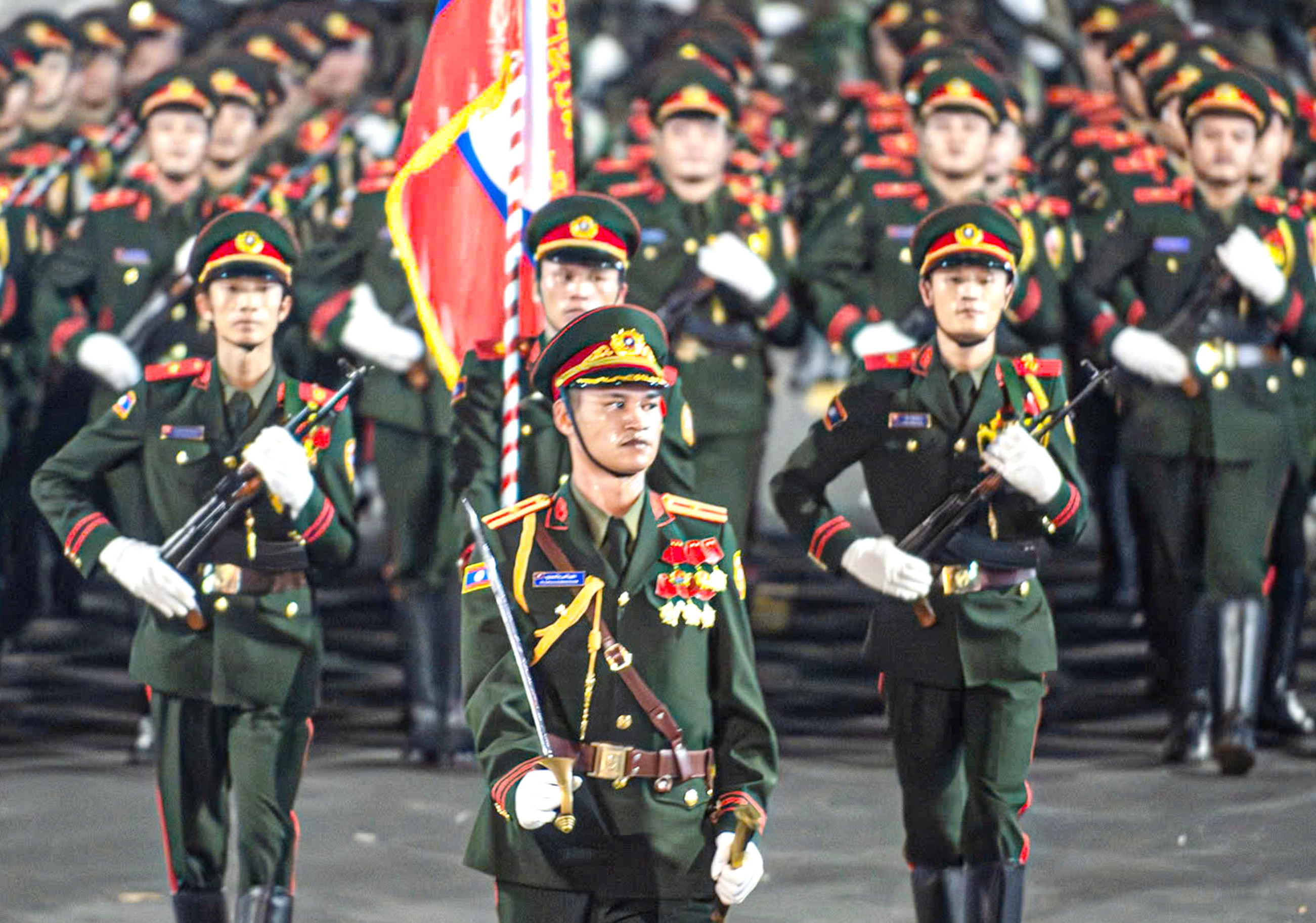 Quân đội Nga, Lào, Campuchia sải bước trong hợp luyện diễu binh ở Quảng trường Ba Đình