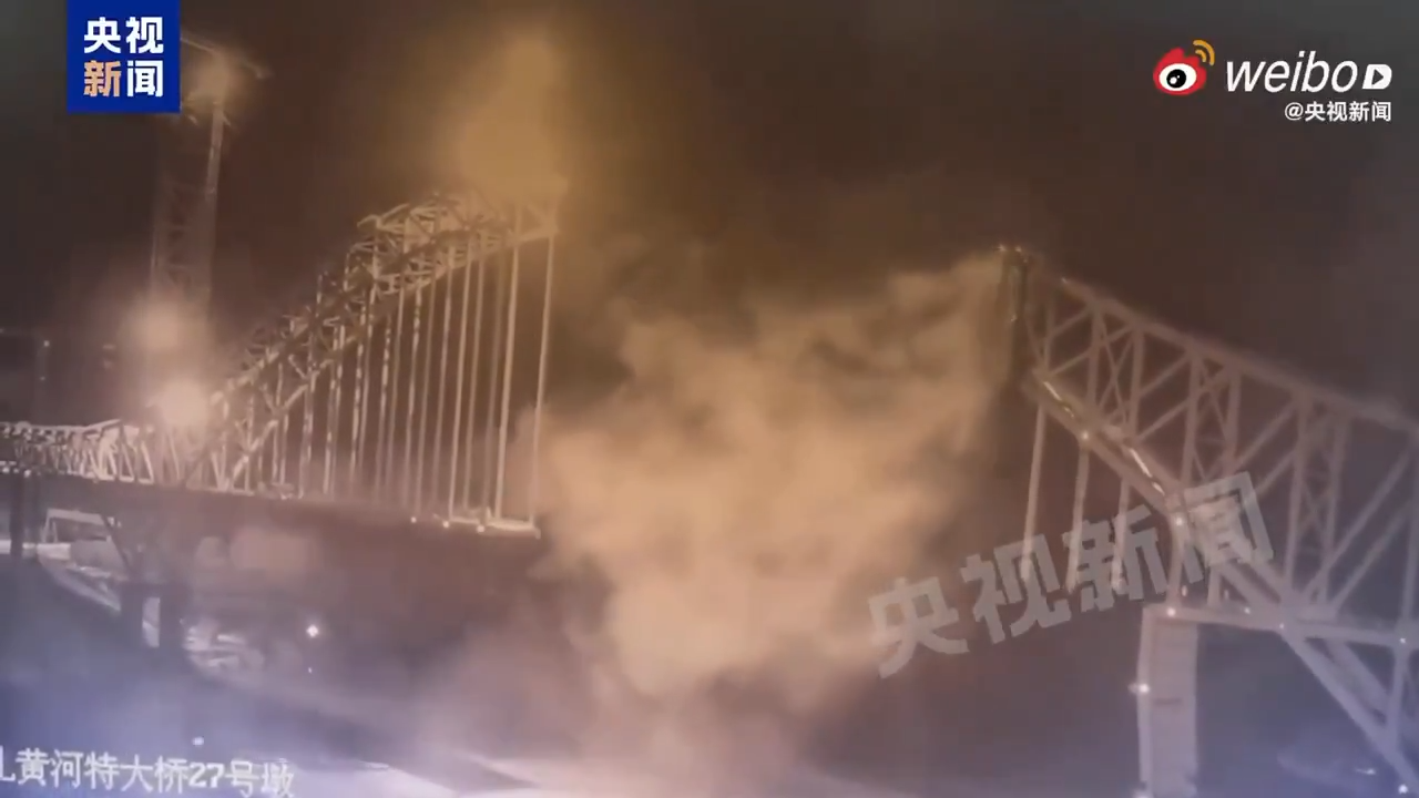 Sập cầu ở Trung Quốc, ít nhất 12 người thiệt mạng