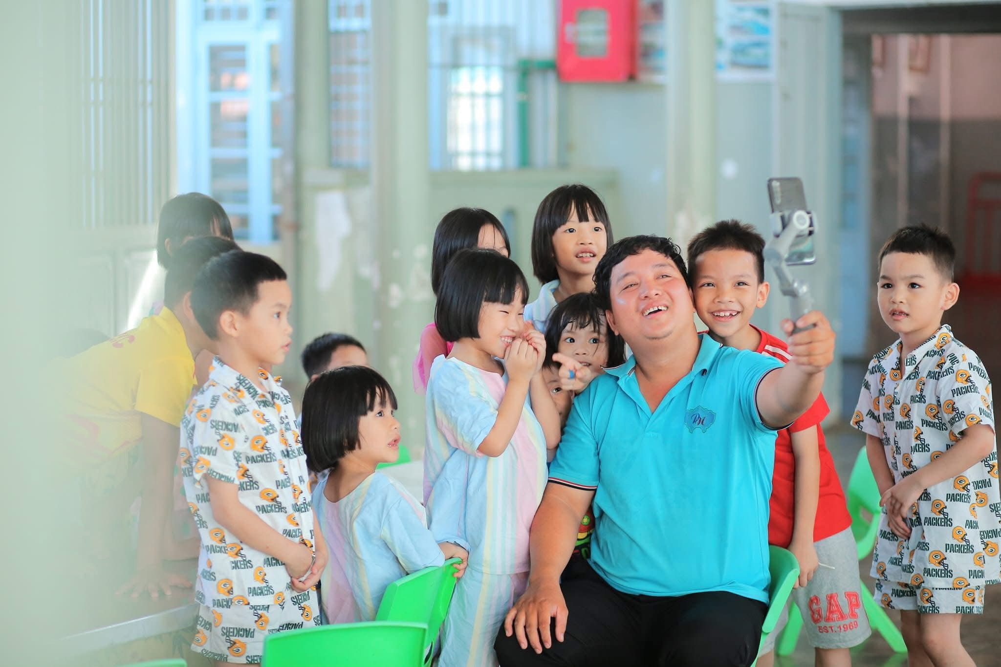 Hành trình hơn 10 năm ‘ăn cơm nhà, làm việc thiện’ của nhiếp ảnh gia trẻ xứ Huế