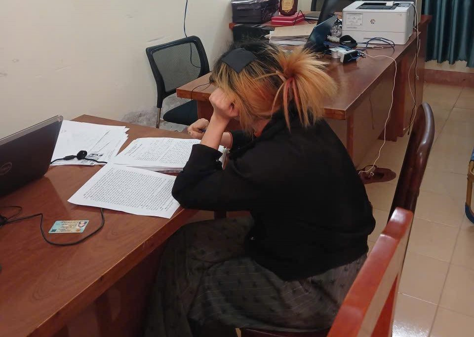 Giải cứu 2 nữ nhân viên bị chủ quán karaoke 'quản thúc', đòi tiền chuộc