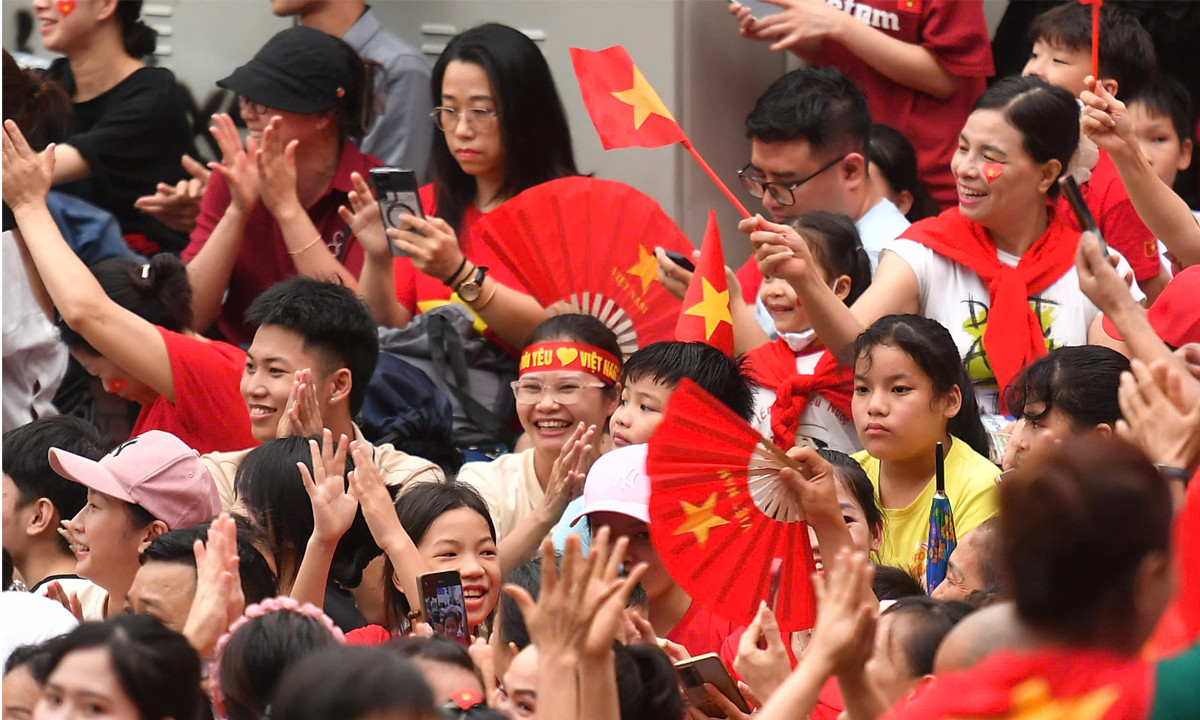 Thủ tướng yêu cầu phục vụ miễn phí bánh mì, nước uống cho Nhân dân xem diễu binh