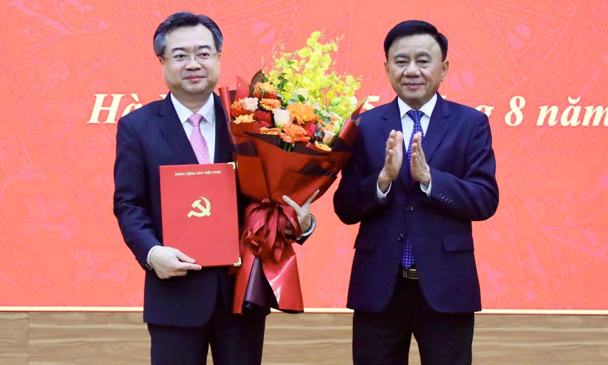 Trao quyết định của Bộ Chính trị cho ông Nguyễn Thanh Nghị