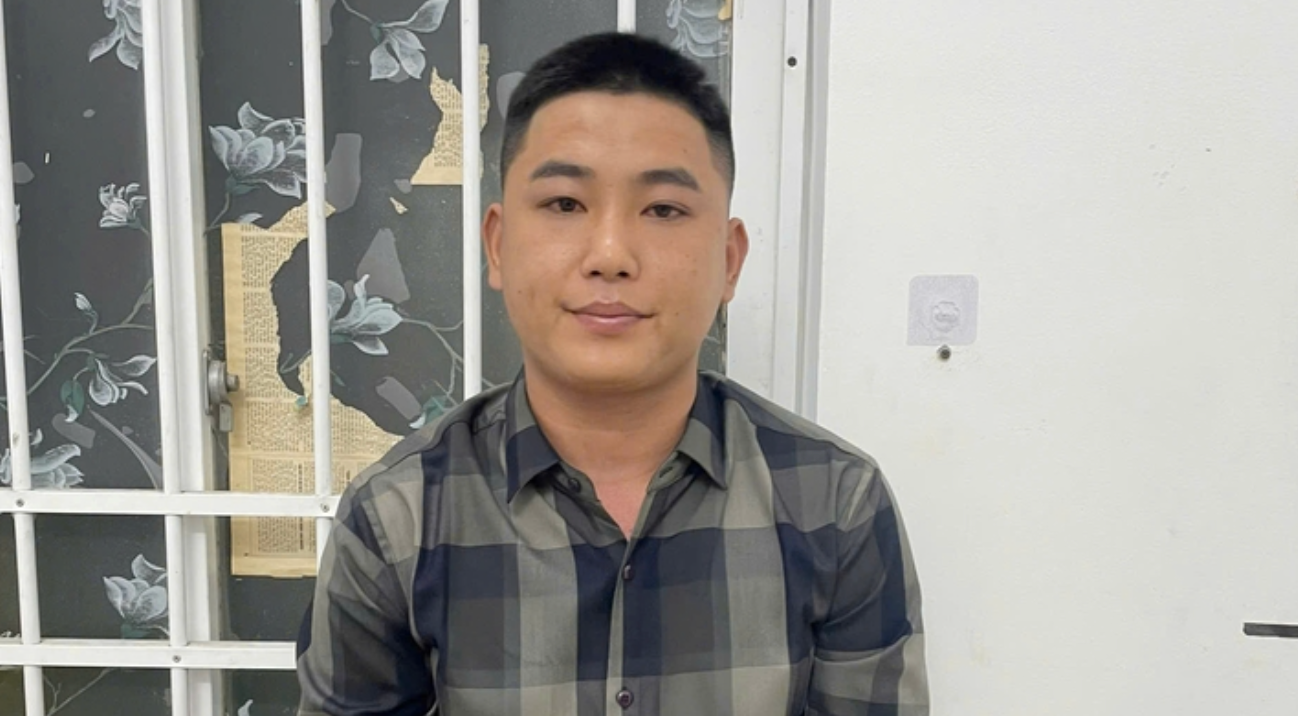 Khởi tố nam thanh niên tự ngã xe rồi đánh tài xế taxi gãy sống mũi ở TP.HCM